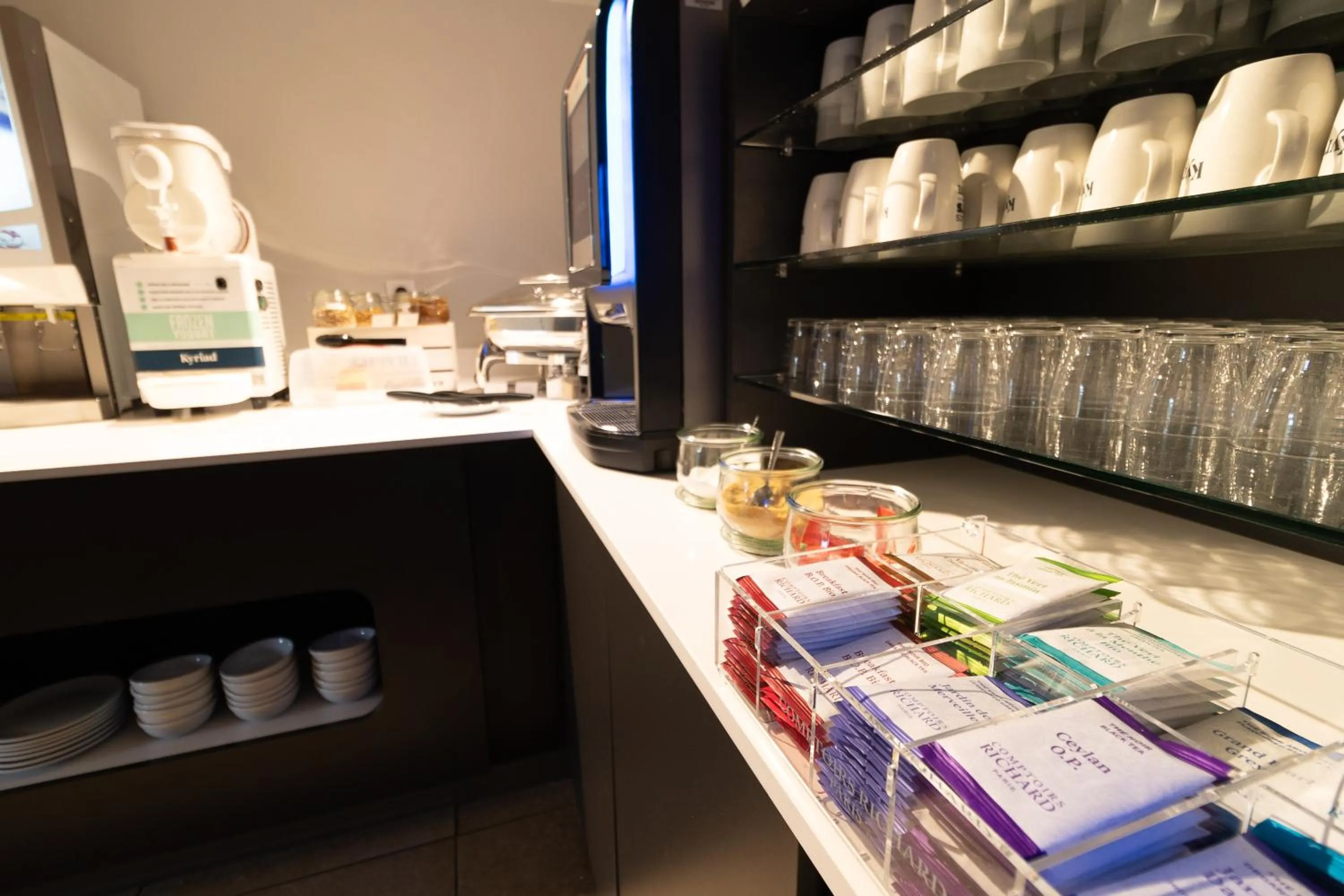 Food in Kyriad Direct Auxerre - Appoigny