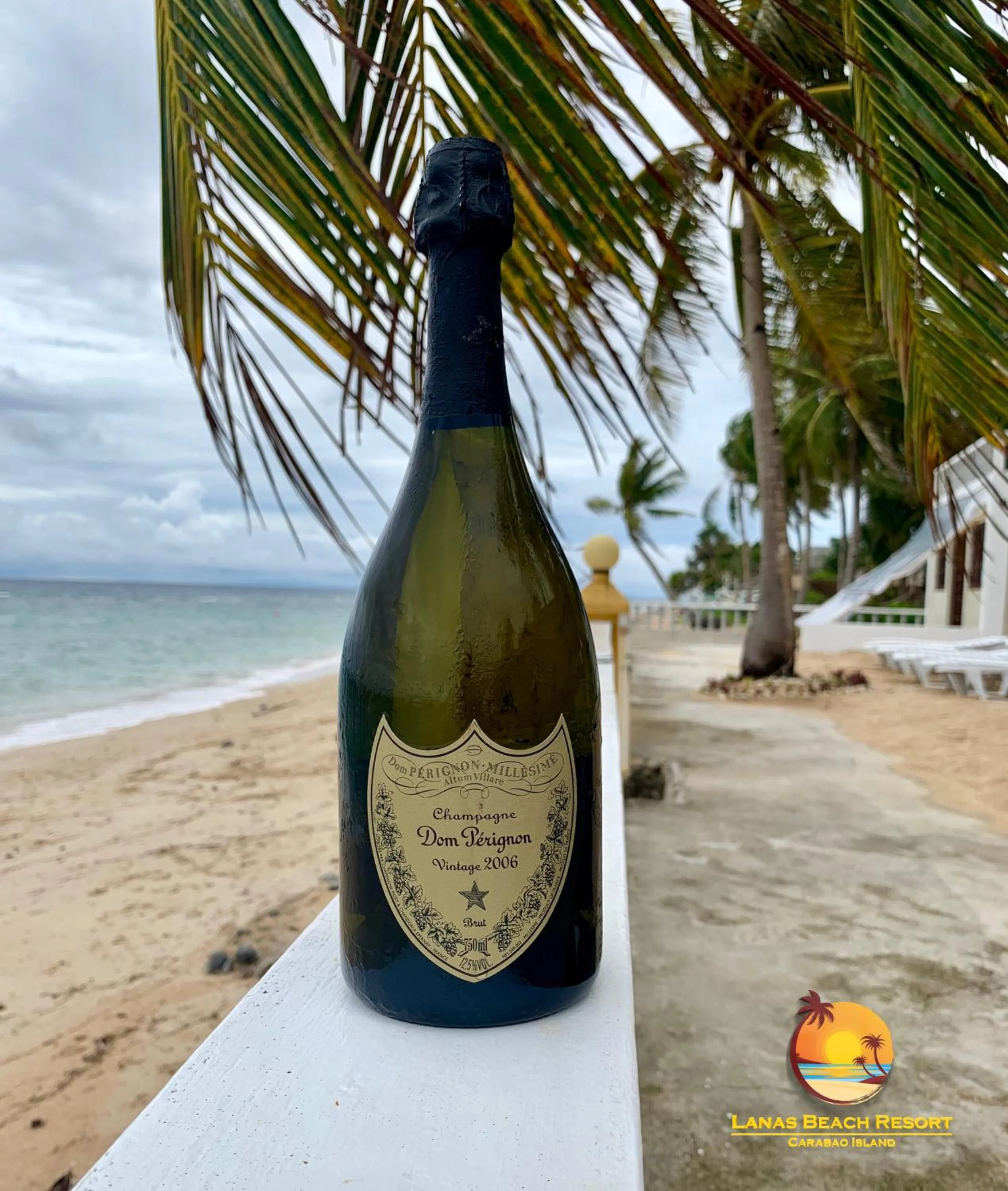 Drinks in Lanas Beach Resort Carabao Island