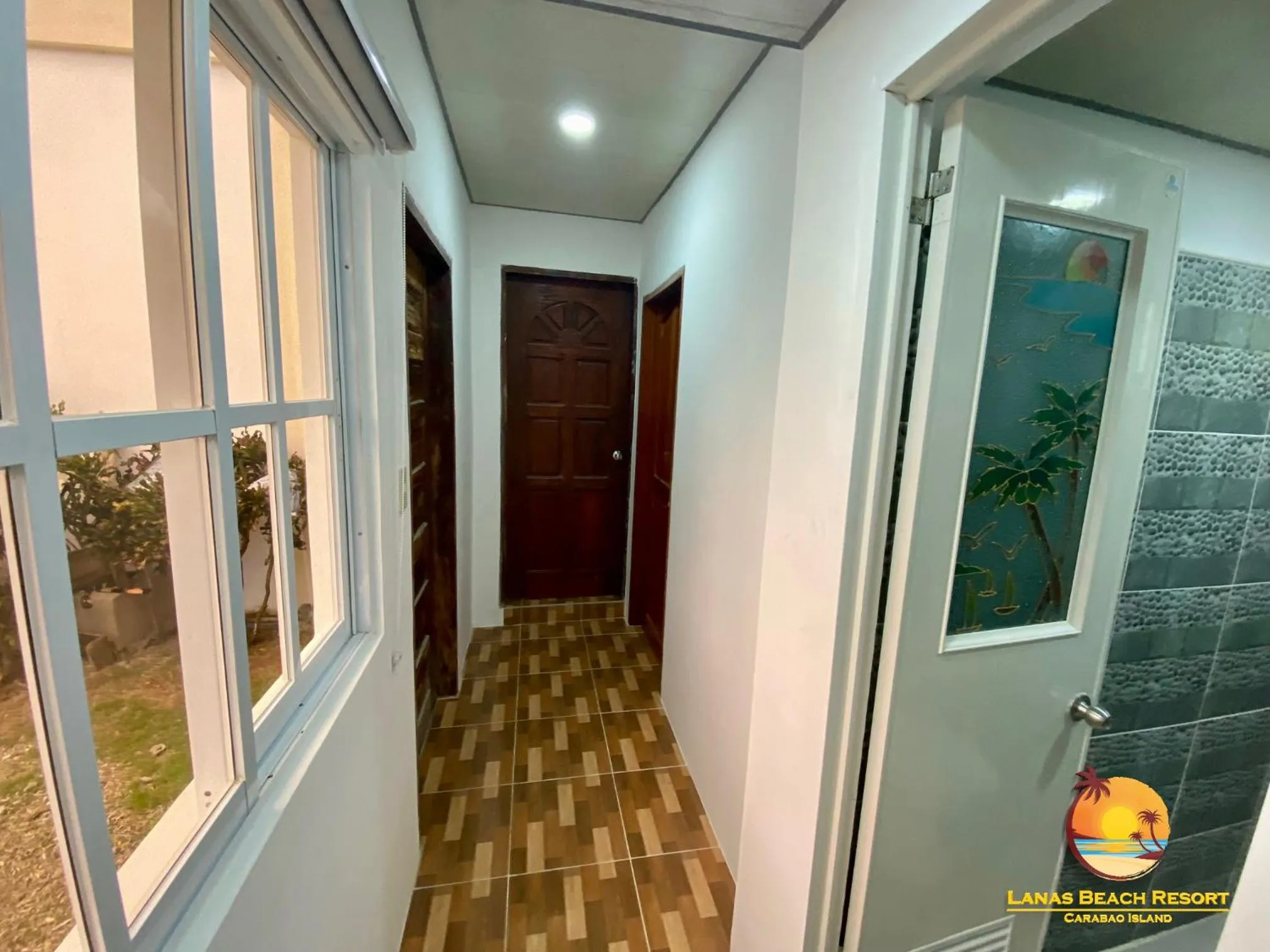 Facade/entrance in Lanas Beach Resort Carabao Island