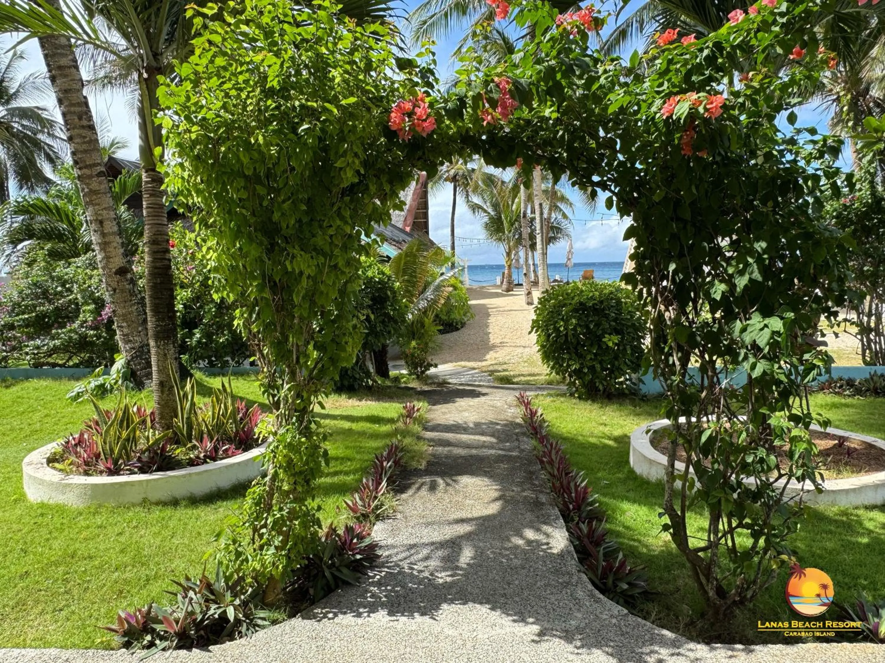 Garden view in Lanas Beach Resort Carabao Island