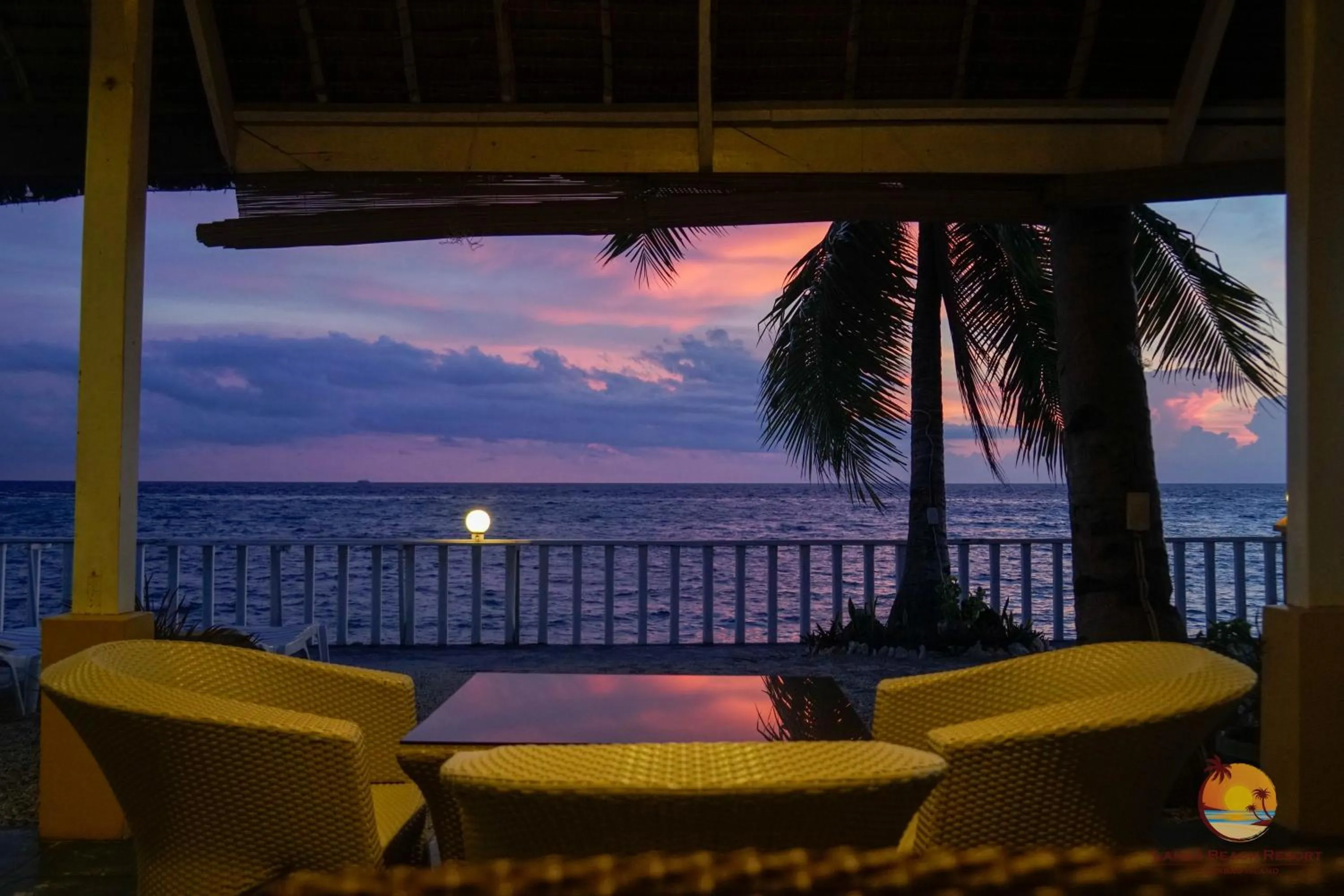 Restaurant/places to eat in Lanas Beach Resort Carabao Island