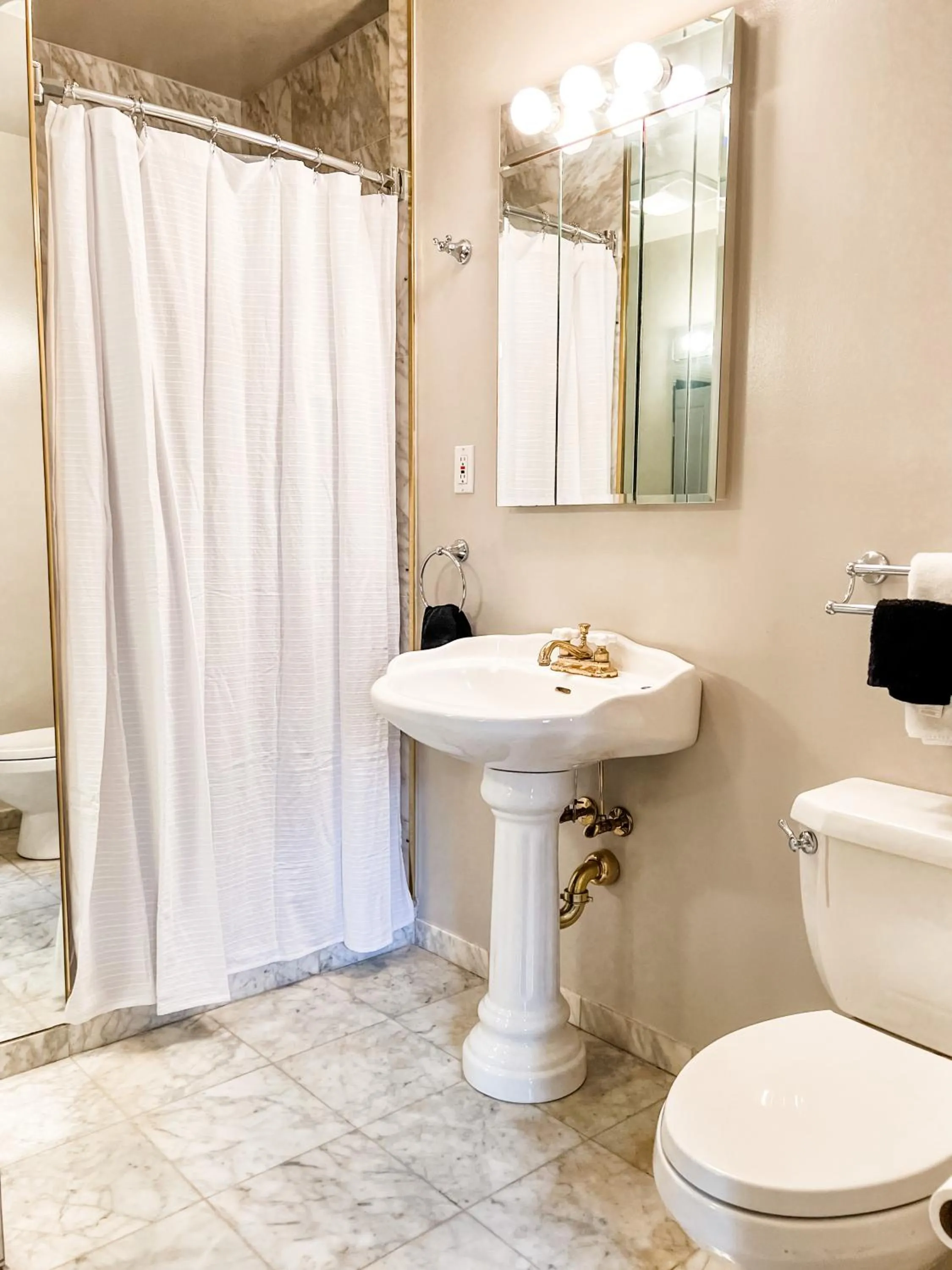 Bathroom in Bon Maison Guest House