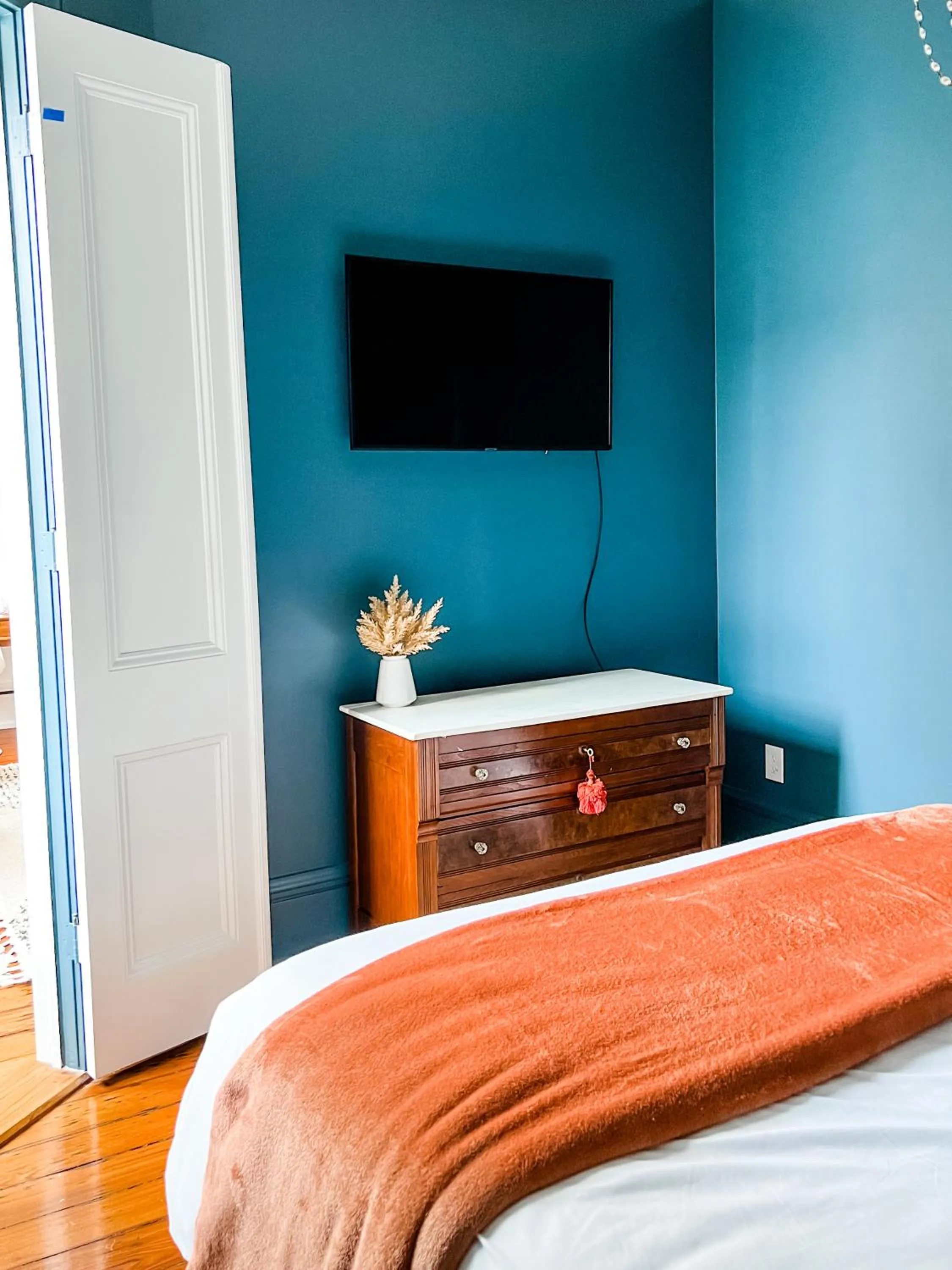 Bedroom, Bed in Bon Maison Guest House