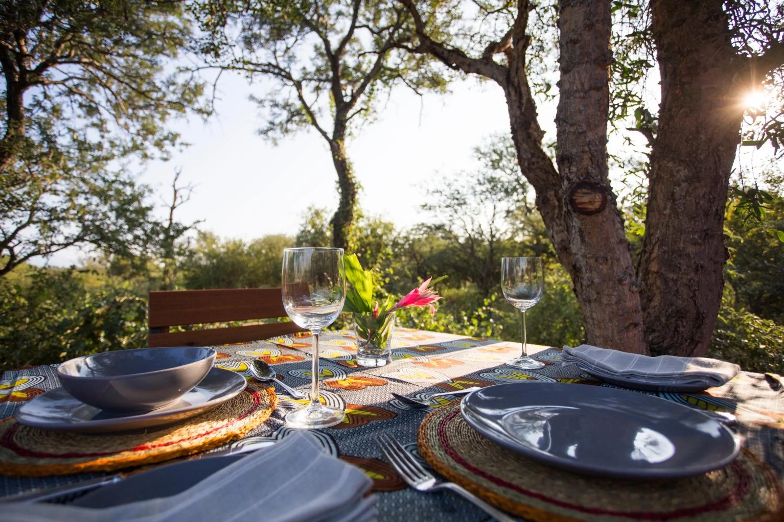 Restaurant/places to eat in Moya Safari Villa