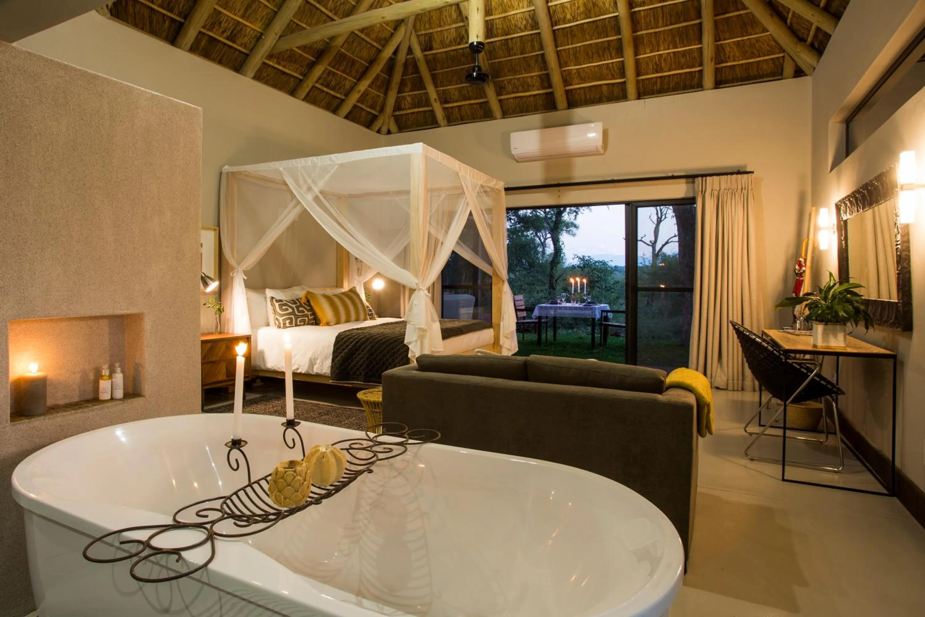 Photo of the whole room, Bed in Moya Safari Villa