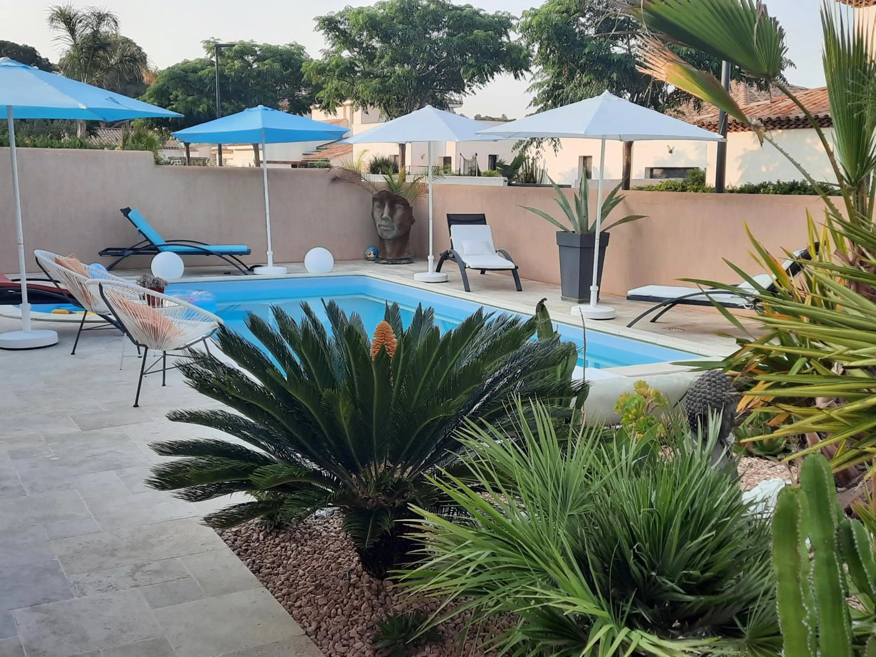 Swimming pool in Chambre d'hôtes dans Villa Diane