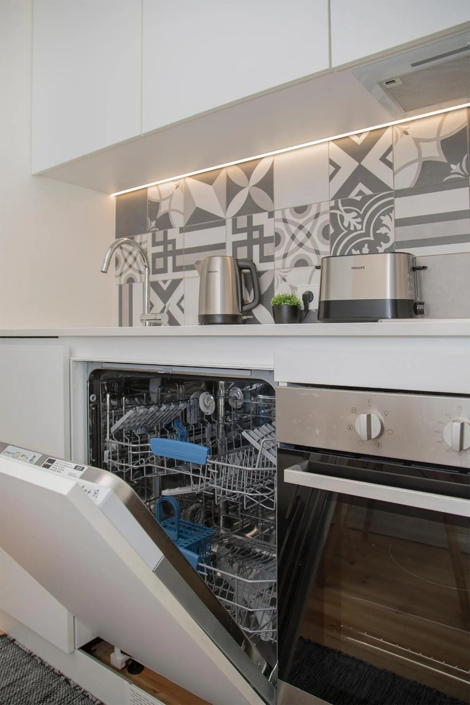 Kitchen or kitchenette in Liiiving in Porto - Cozy & Chic Downtown