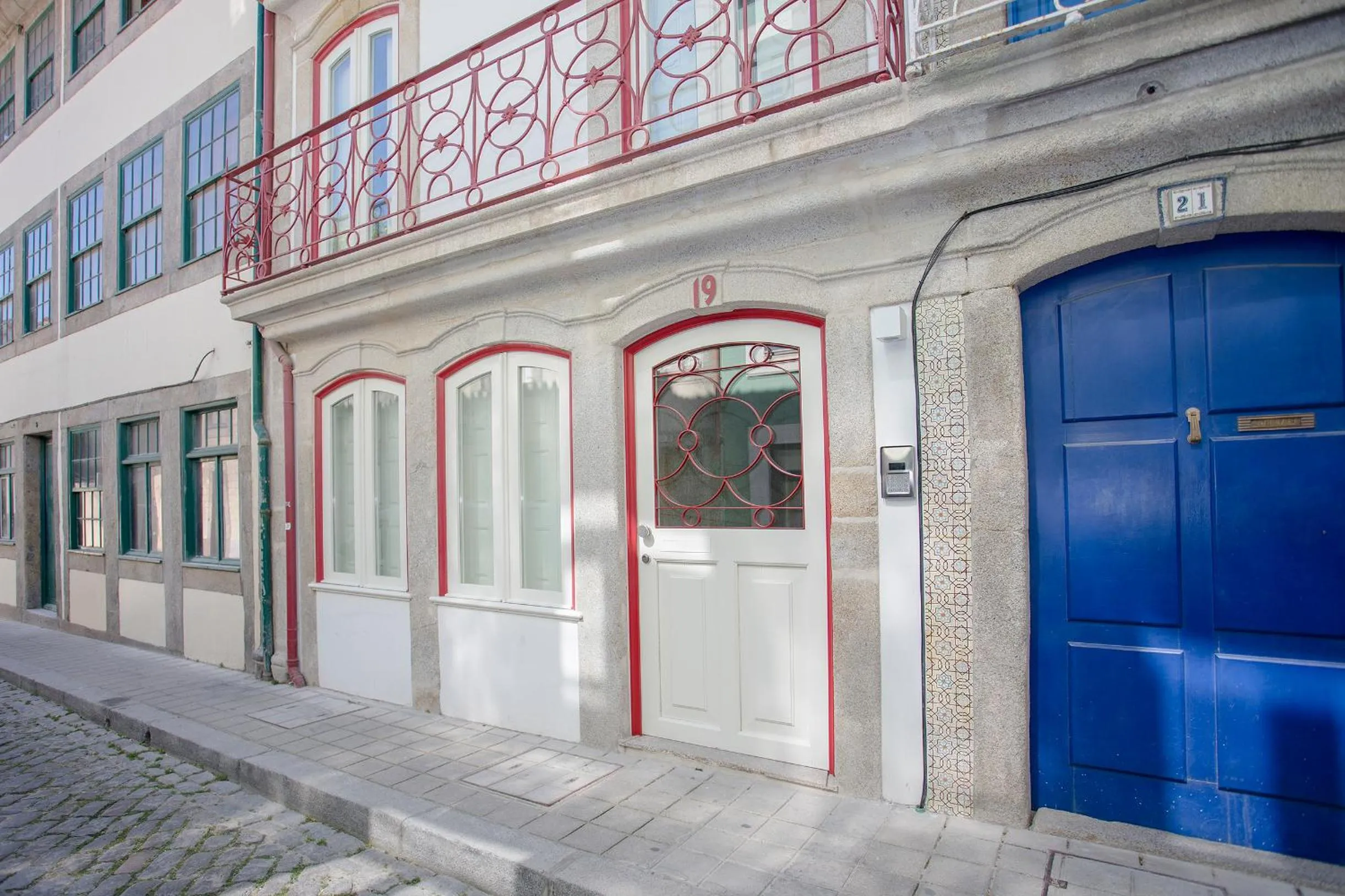 Property building in Liiiving in Porto - Cozy & Chic Downtown
