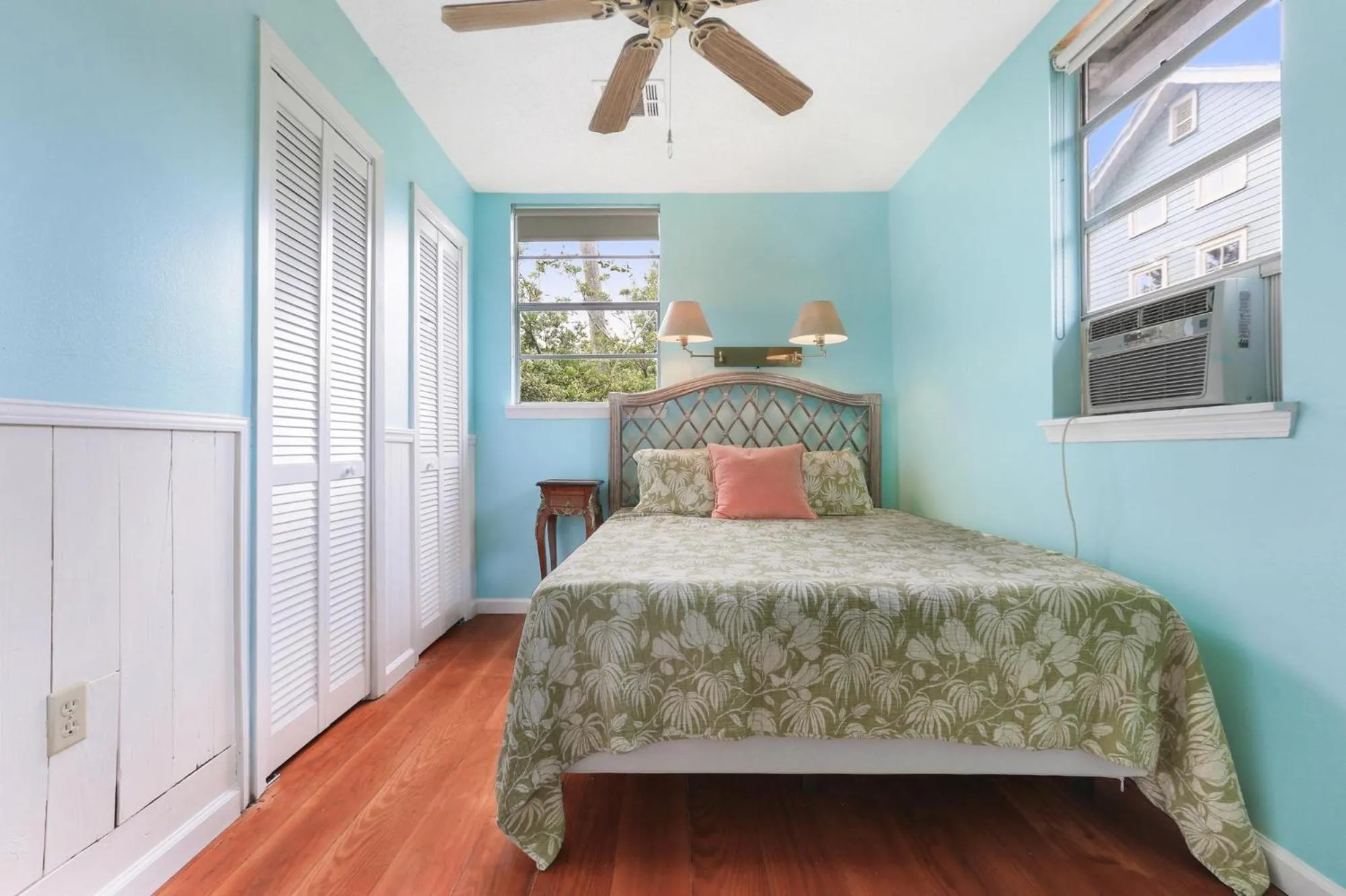 Bed in Historic Inn in the Marigny, blocks to French Quarter