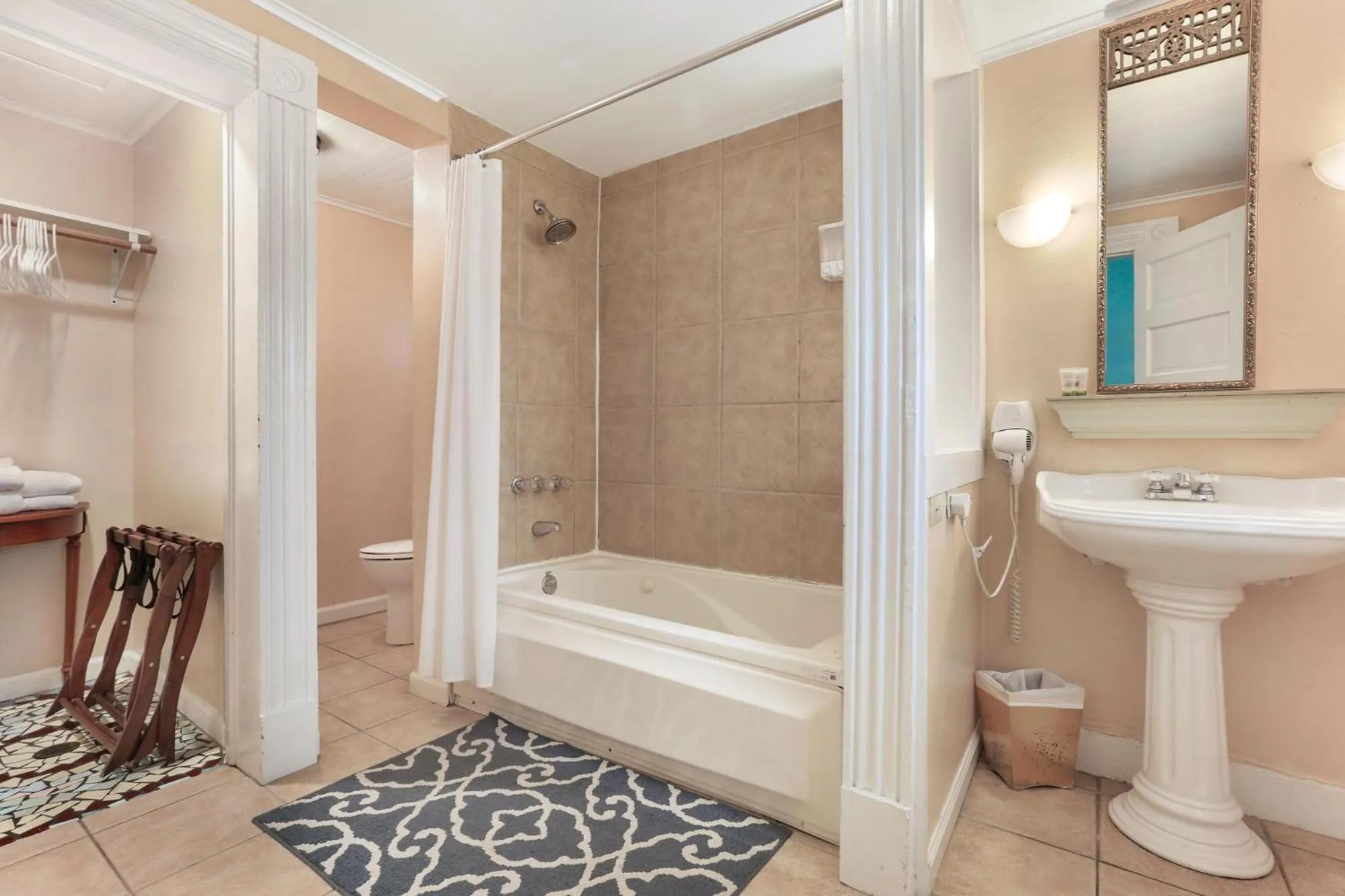 Historic Inn in the Marigny, blocks to French Quarter