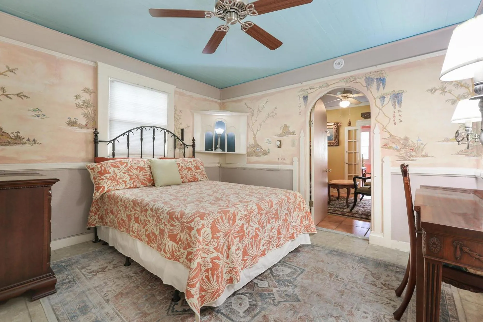 Bed in Historic Inn in the Marigny, blocks to French Quarter