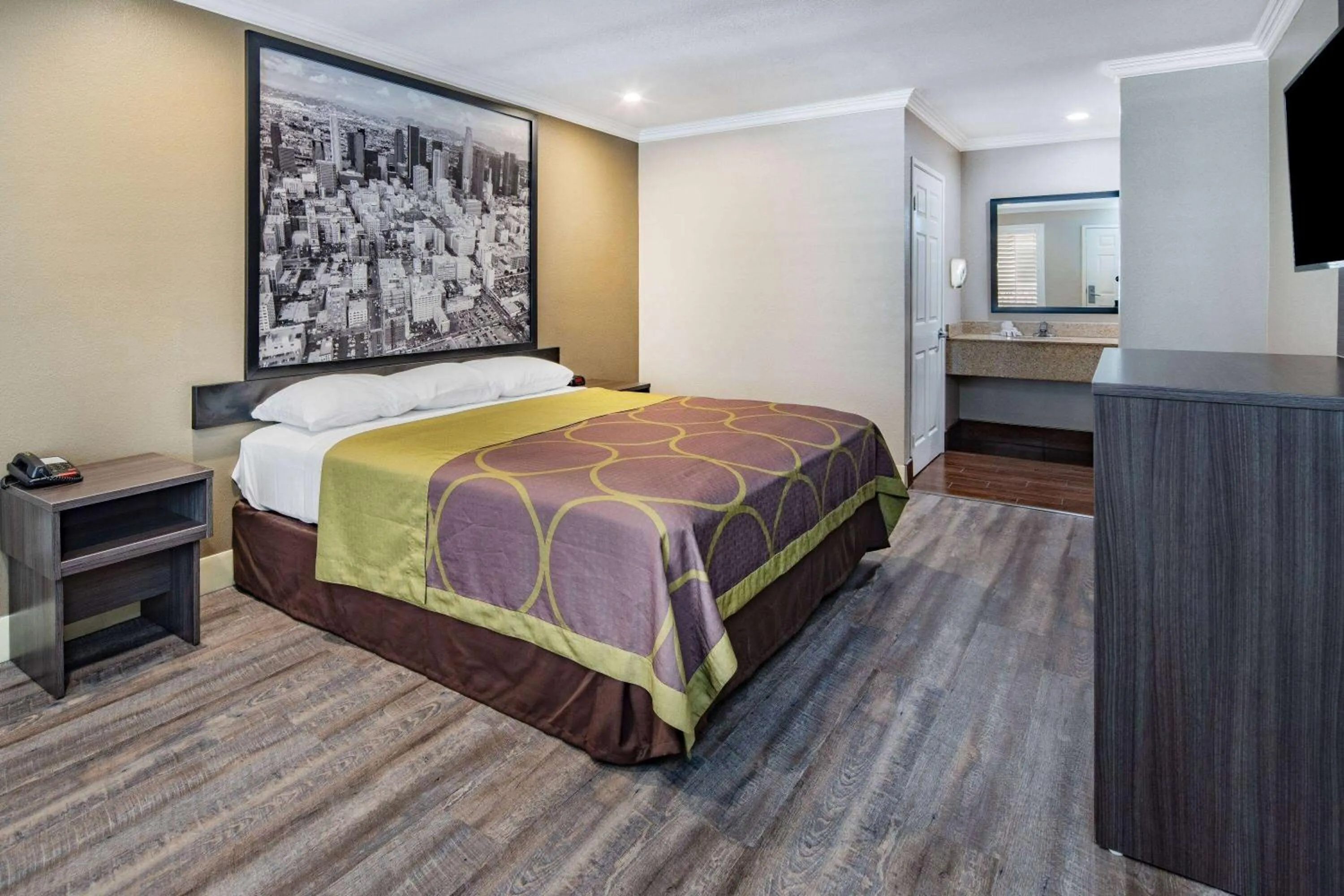 Photo of the whole room, Bed in Super 8 by Wyndham North Hollywood