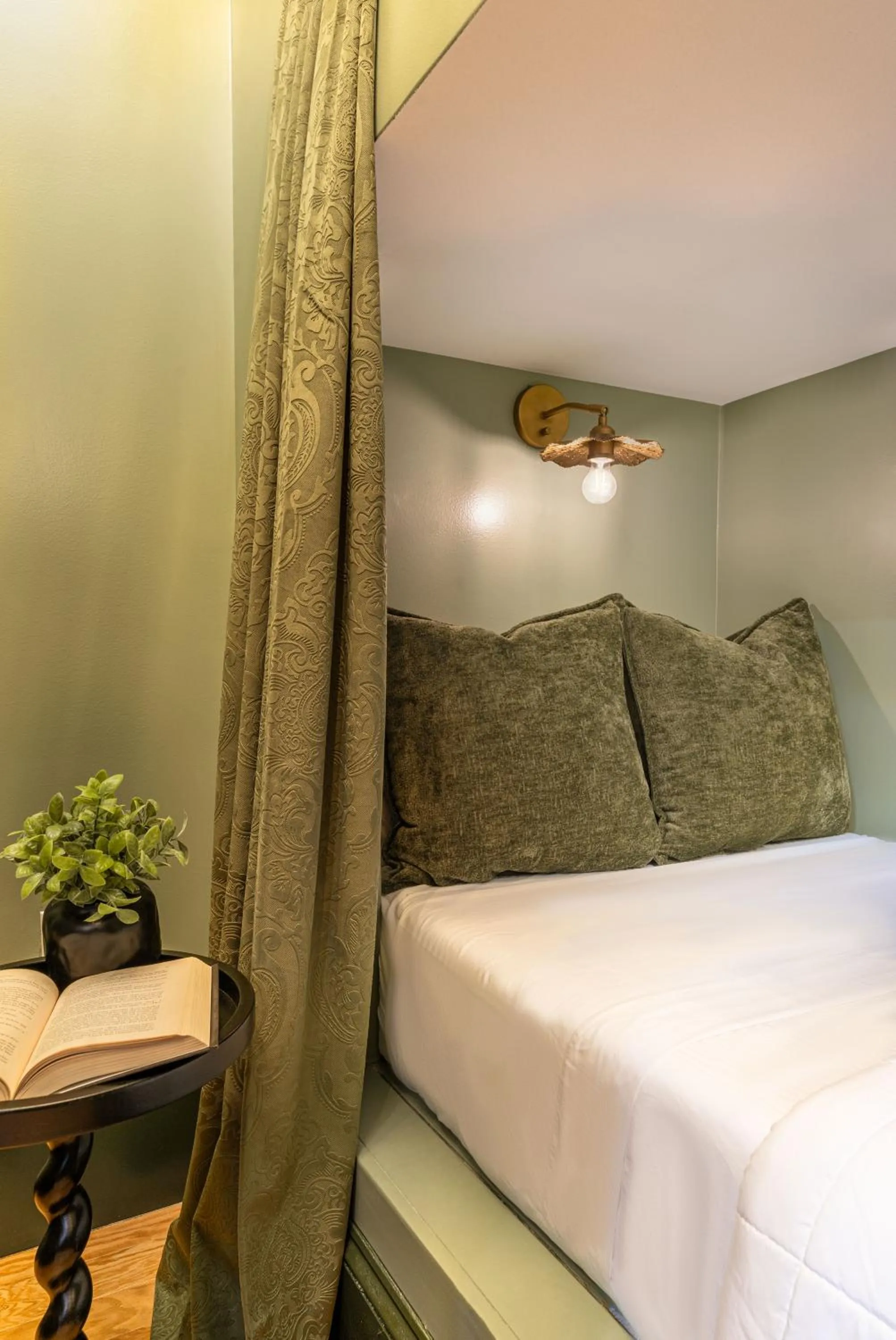 Bed in The Mansion on Royal