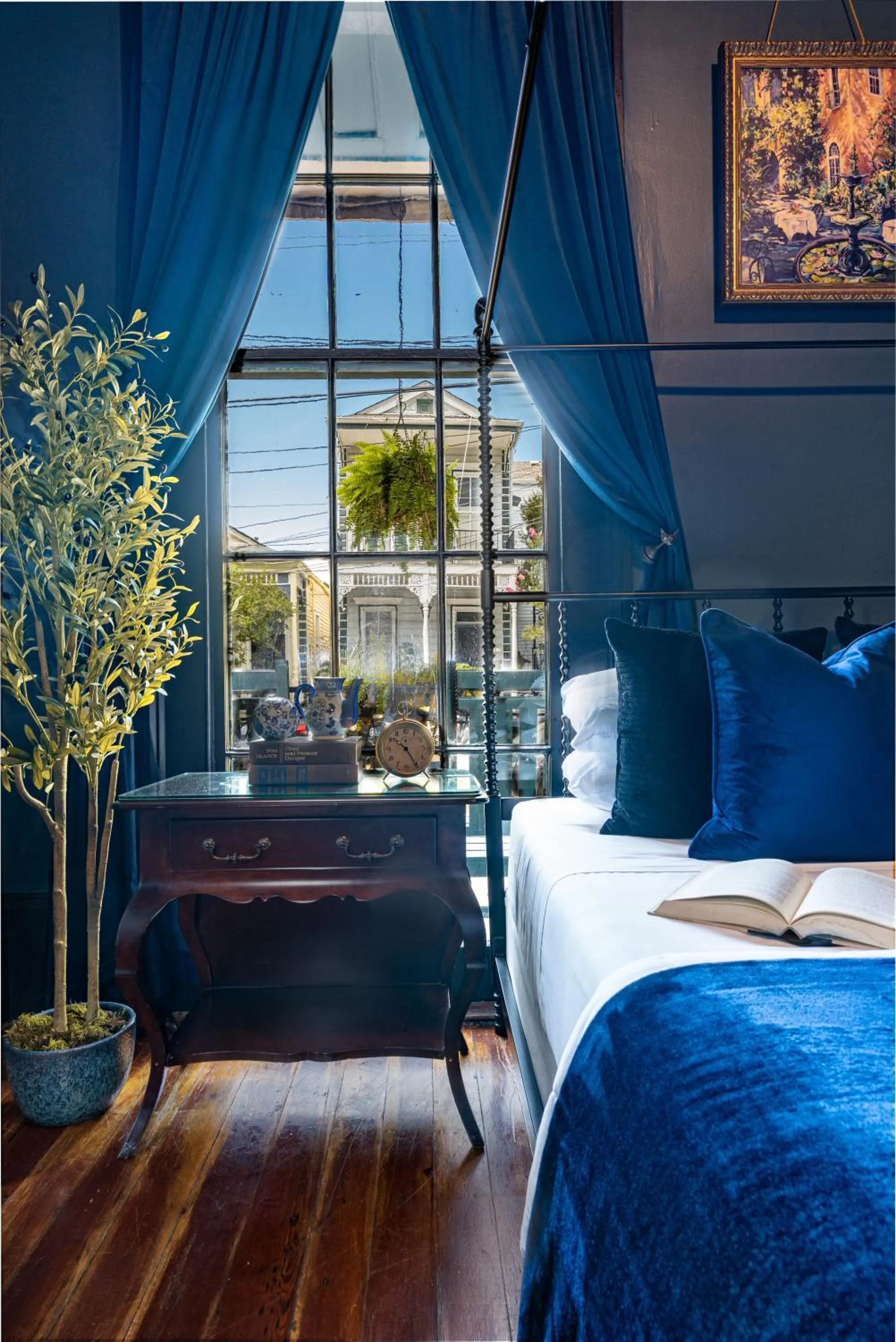 Bed in The Mansion on Royal