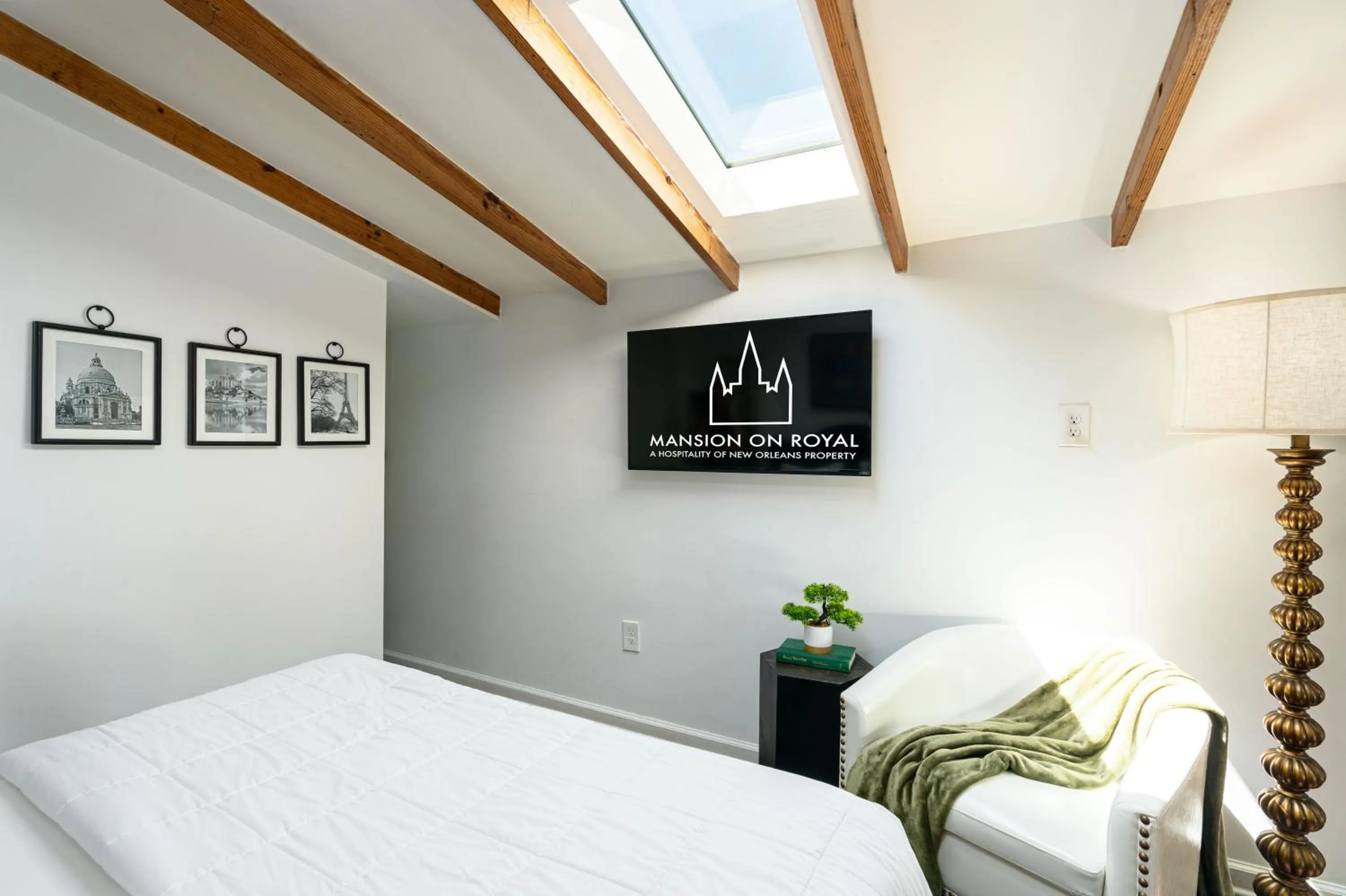 Bed in The Mansion on Royal