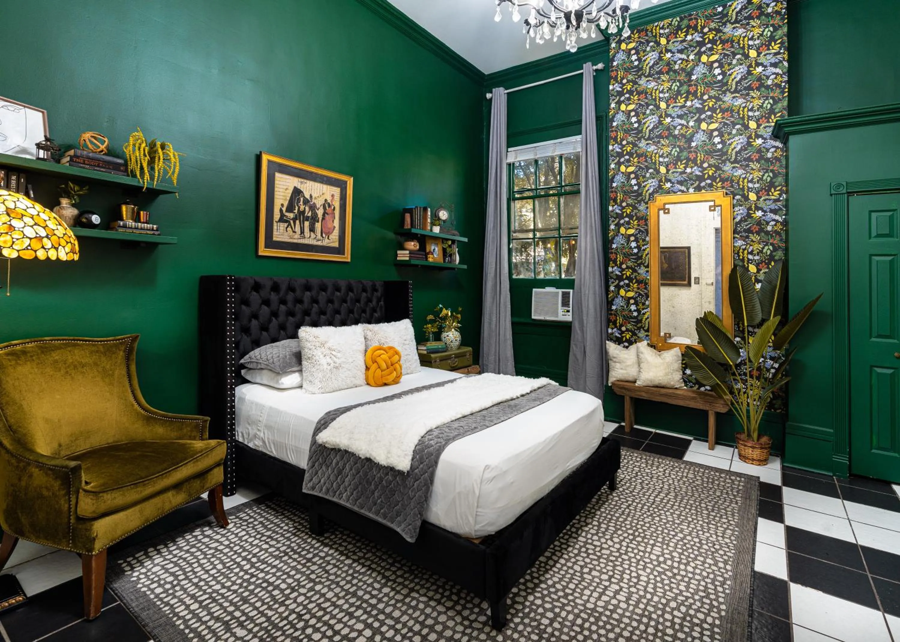 Bed in The Mansion on Royal