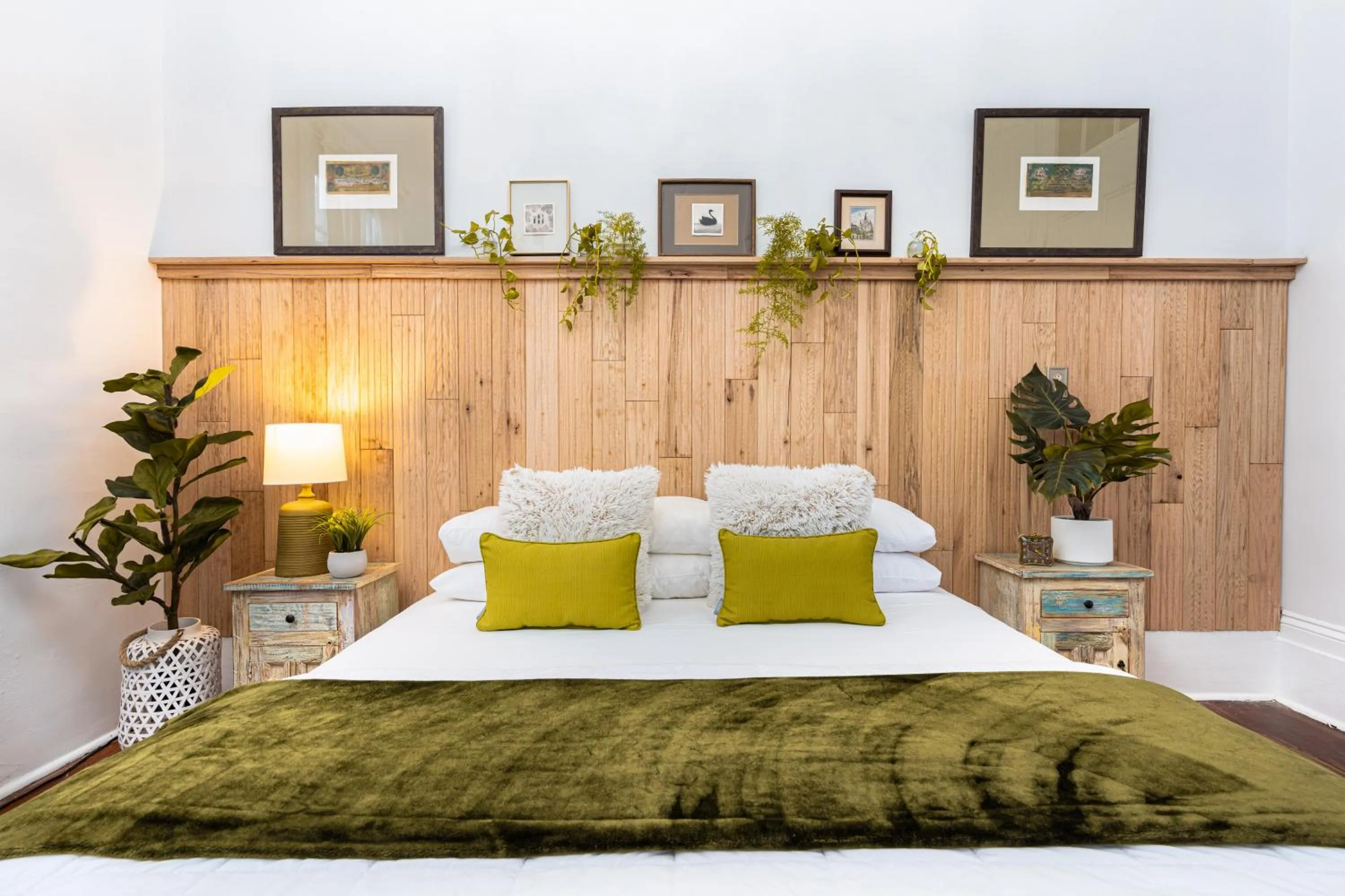 Bed in The Mansion on Royal