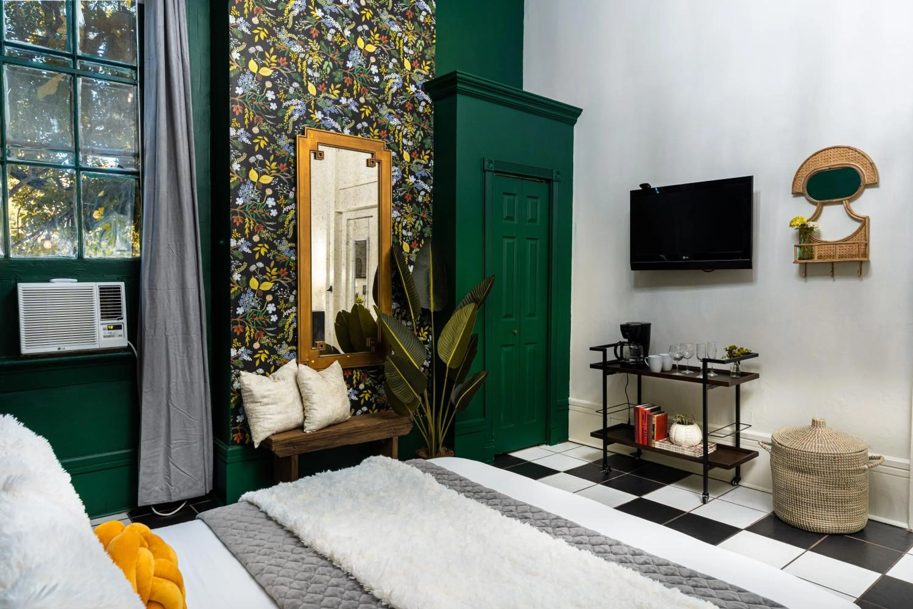 Bed in The Mansion on Royal