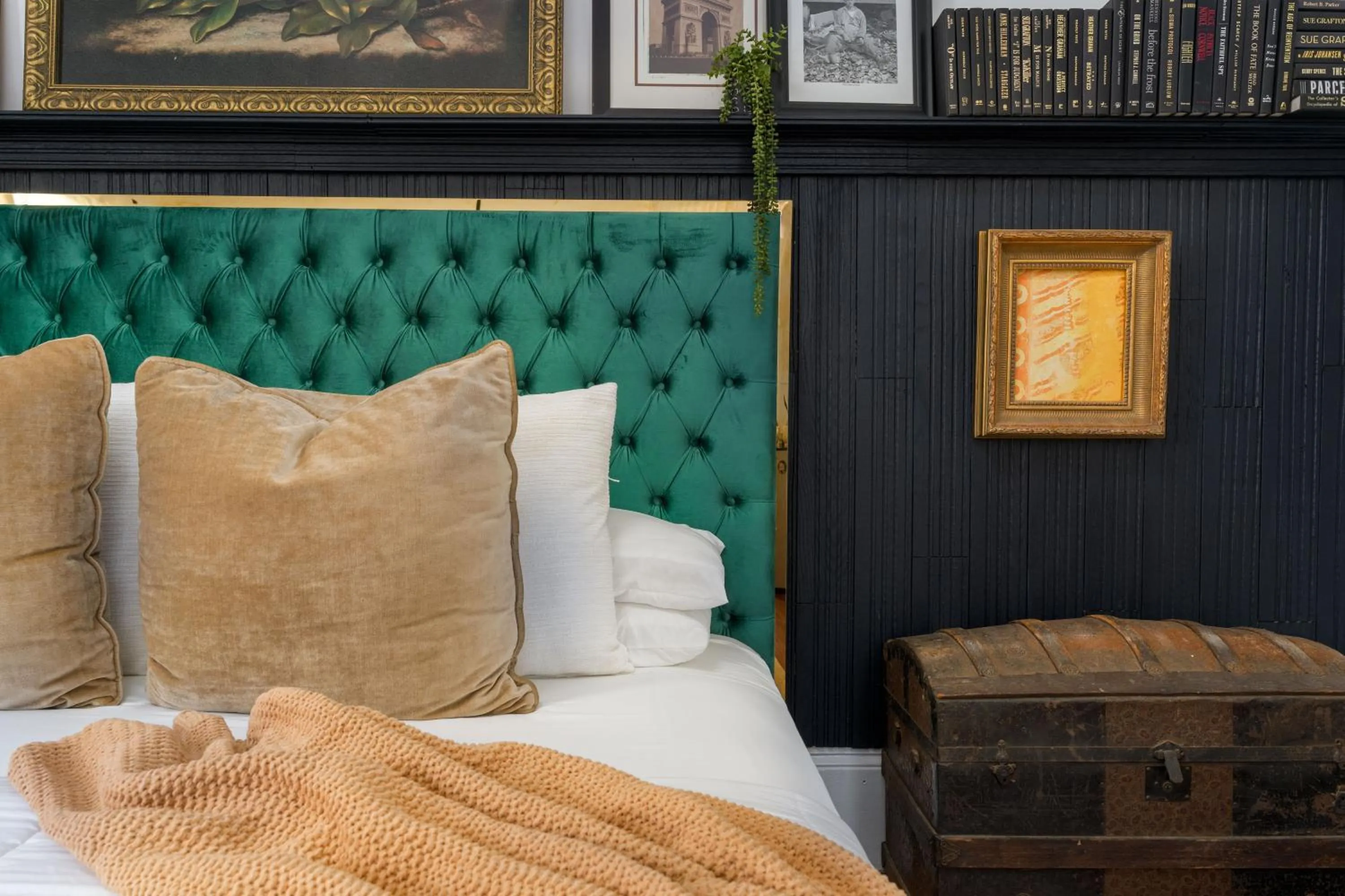 Bed in The Mansion on Royal