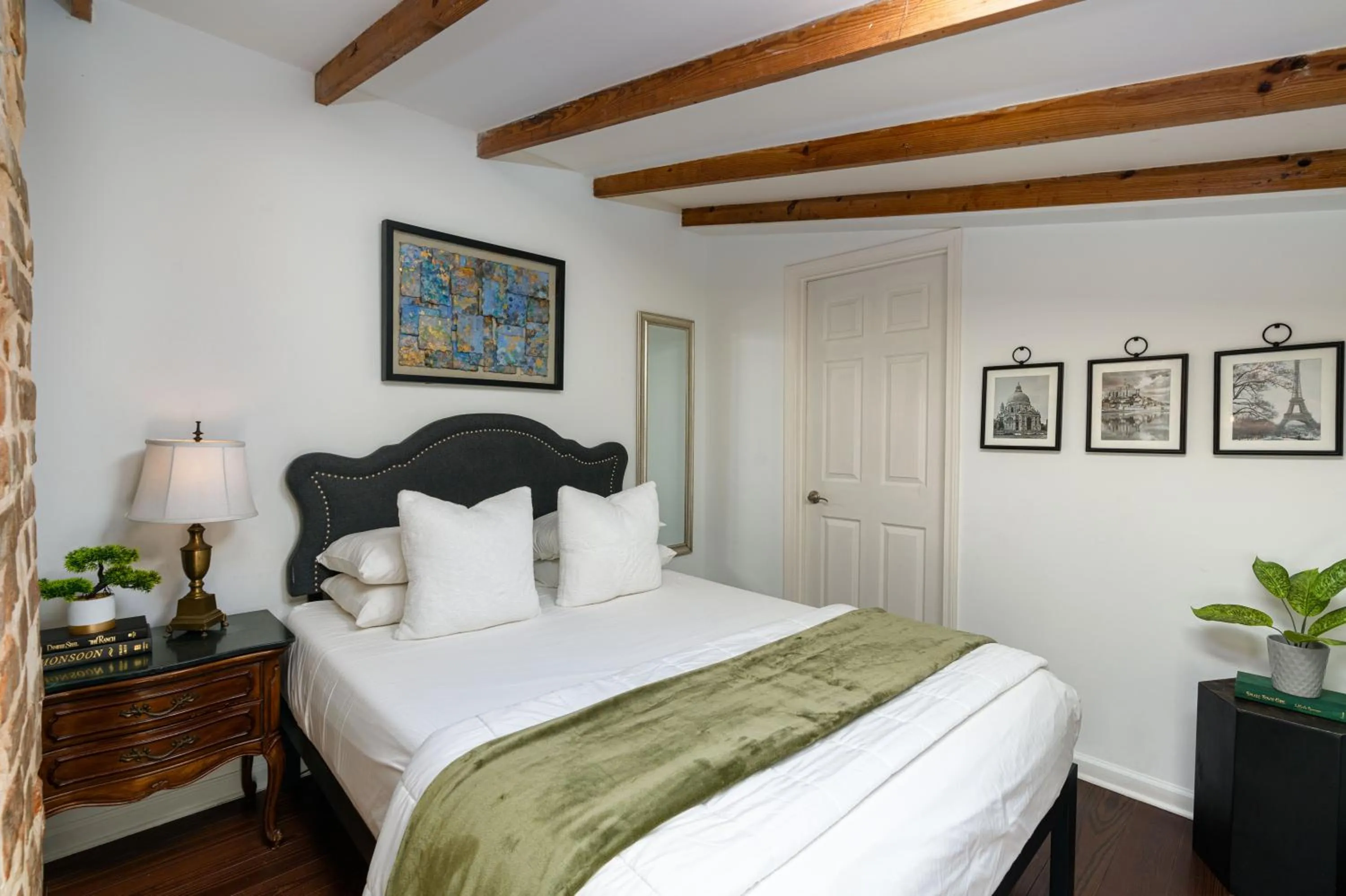 Bed in The Mansion on Royal