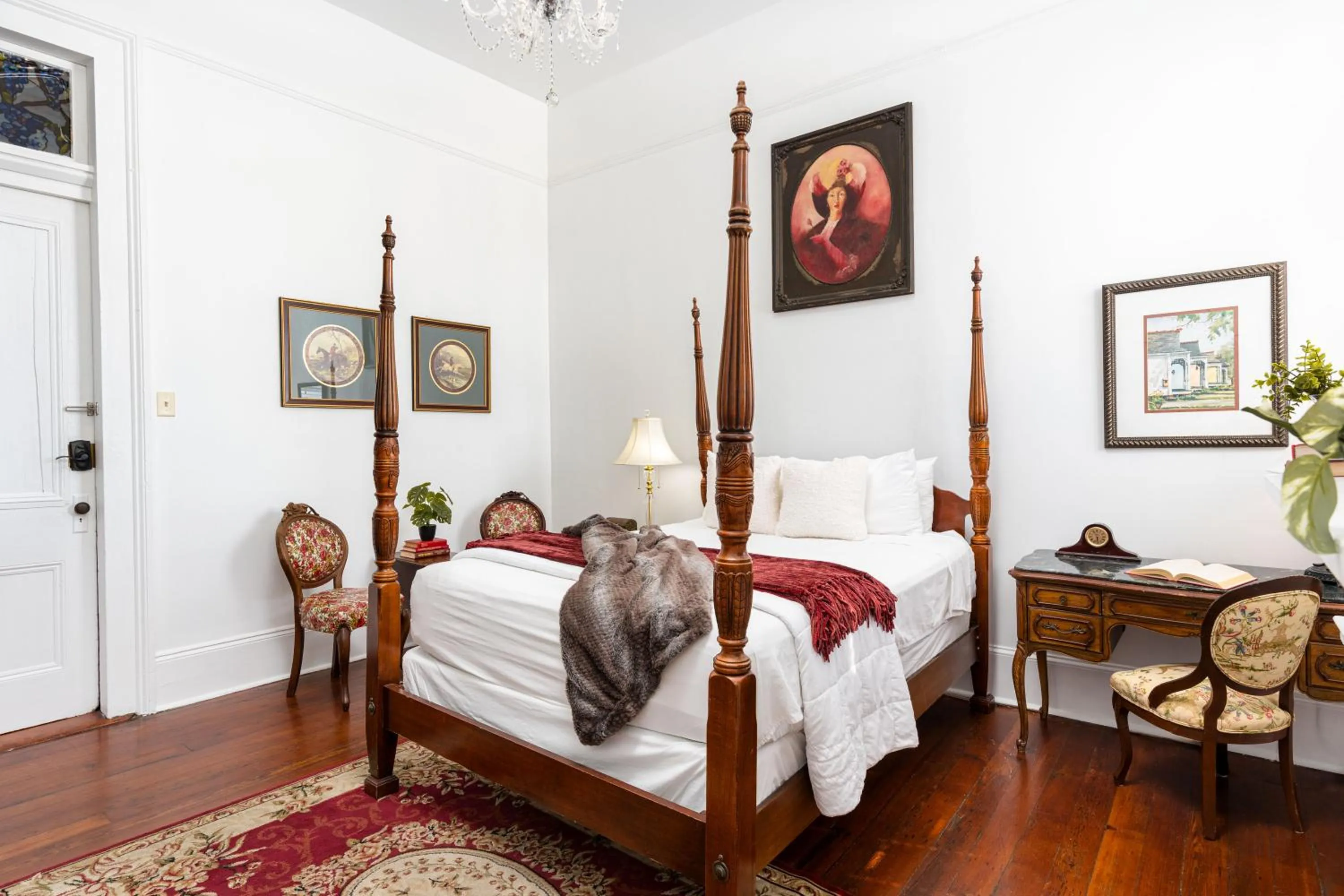 Bed in The Mansion on Royal