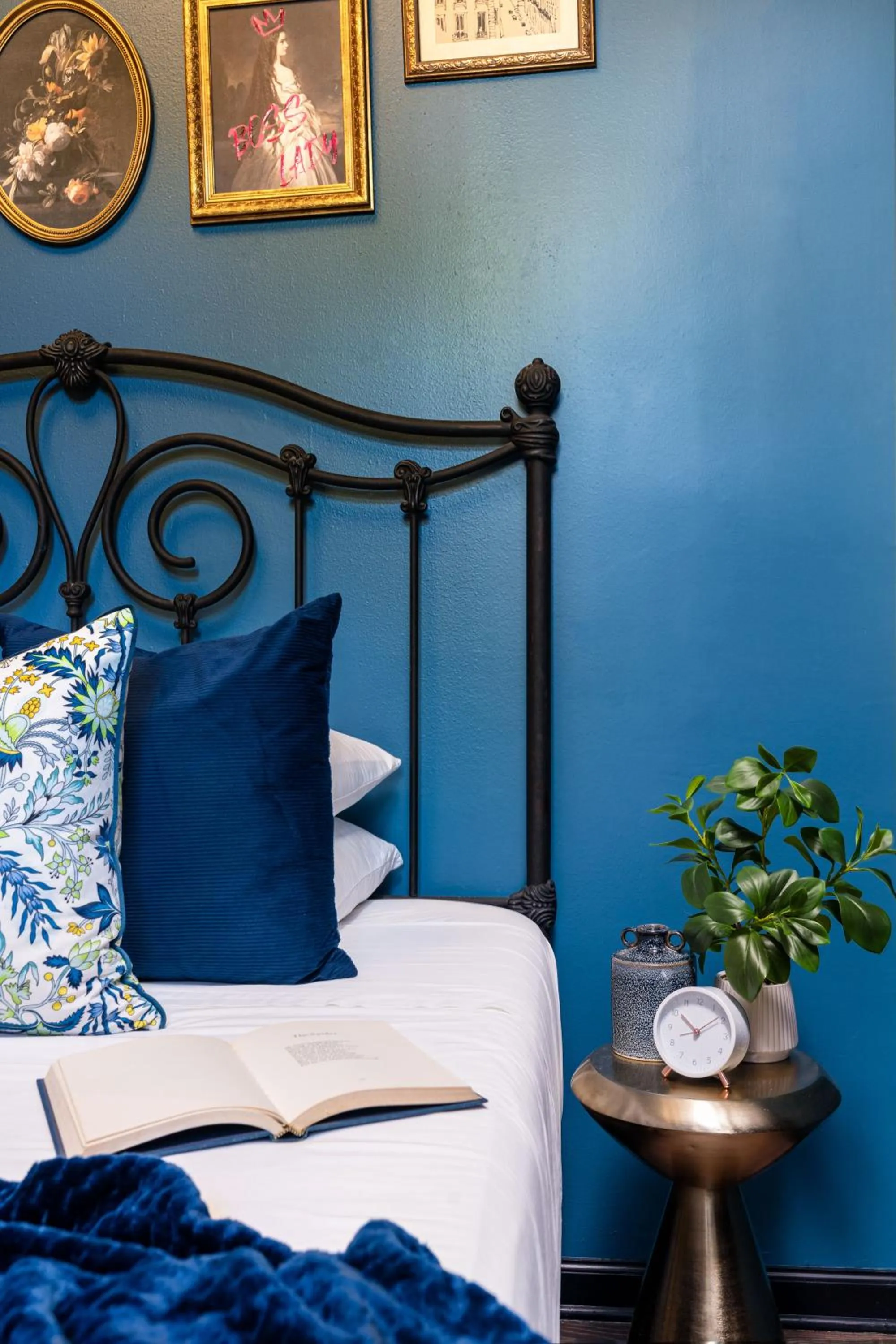 Bed in The Mansion on Royal