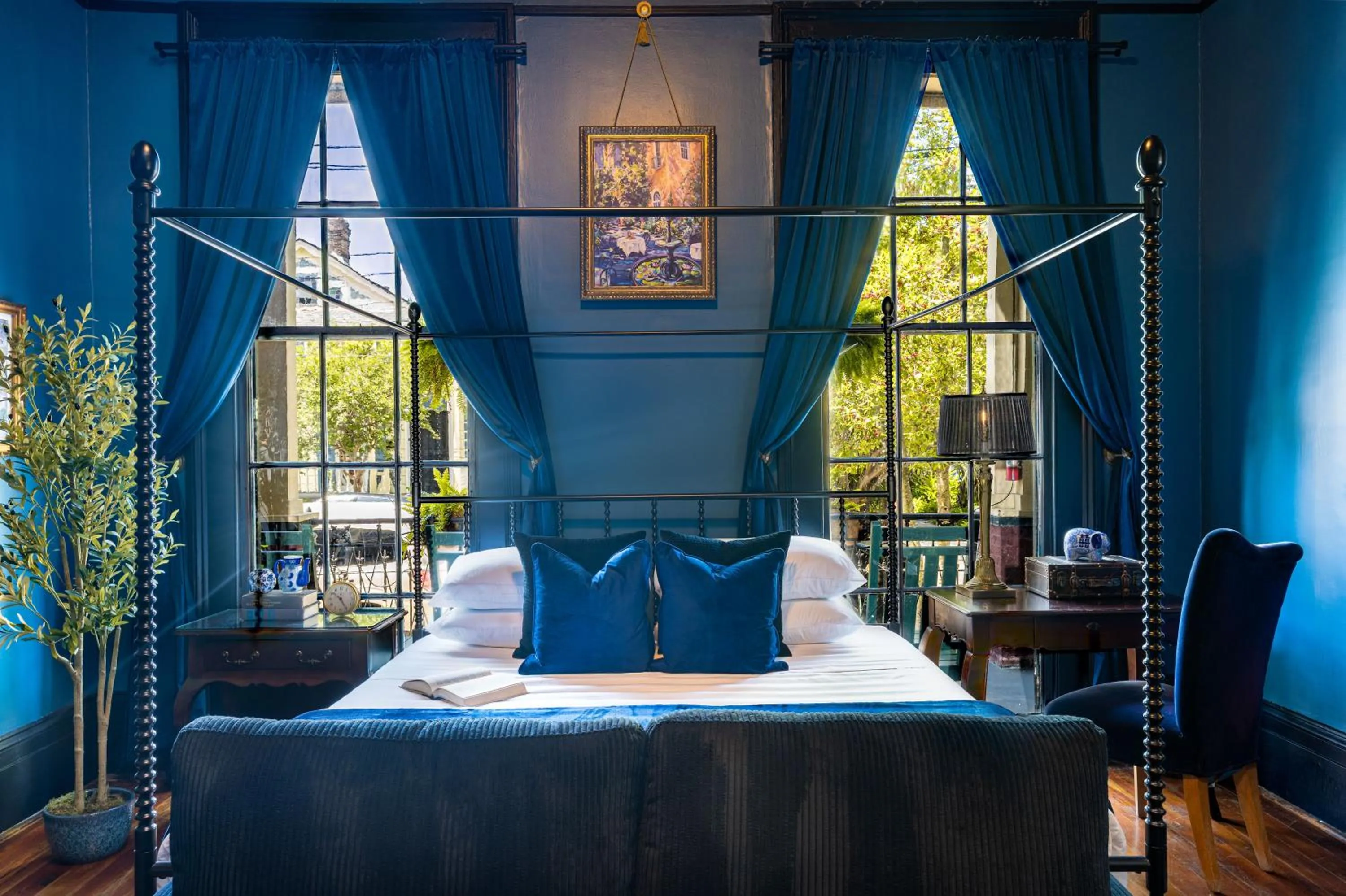 Bed in The Mansion on Royal