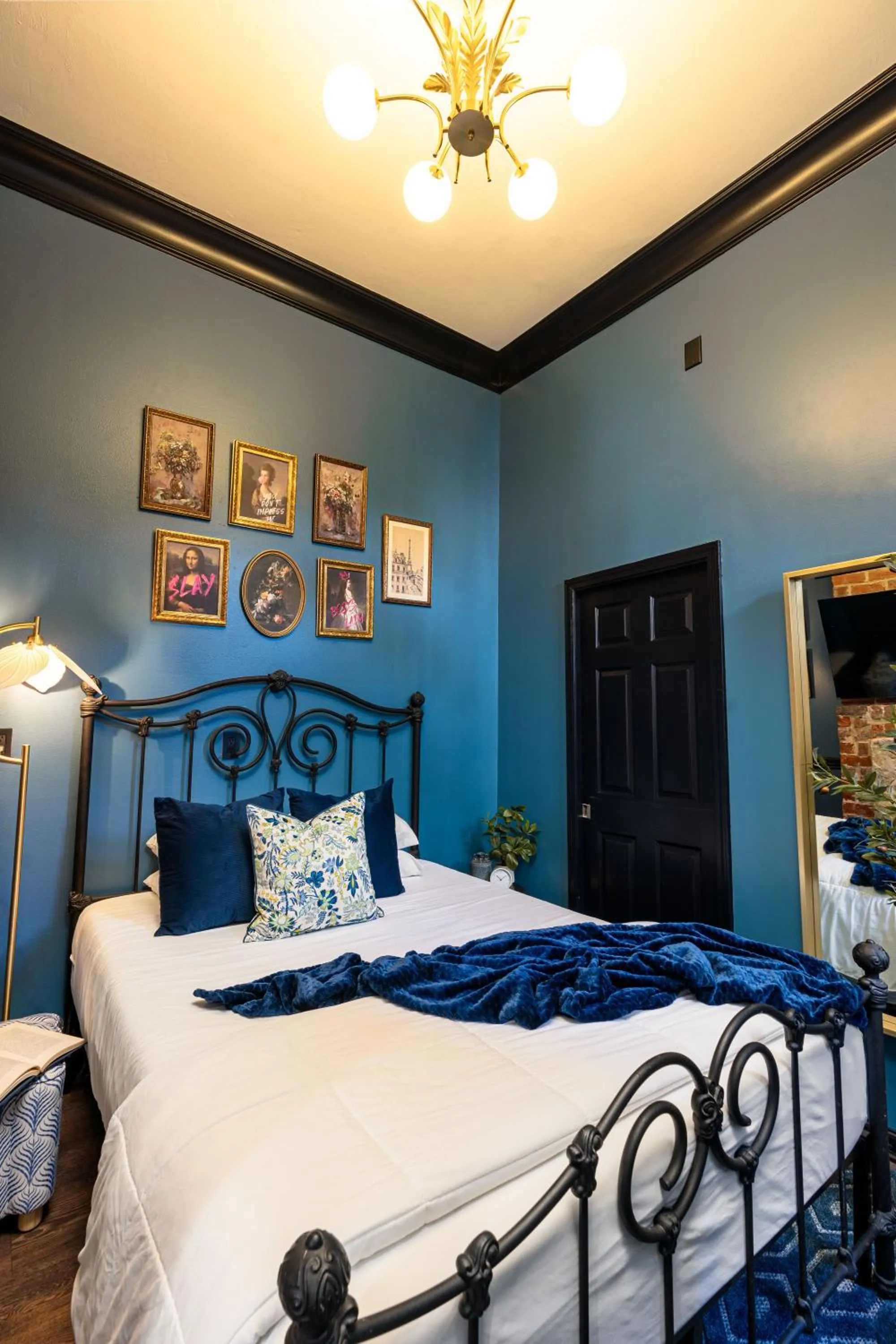 Bed in The Mansion on Royal