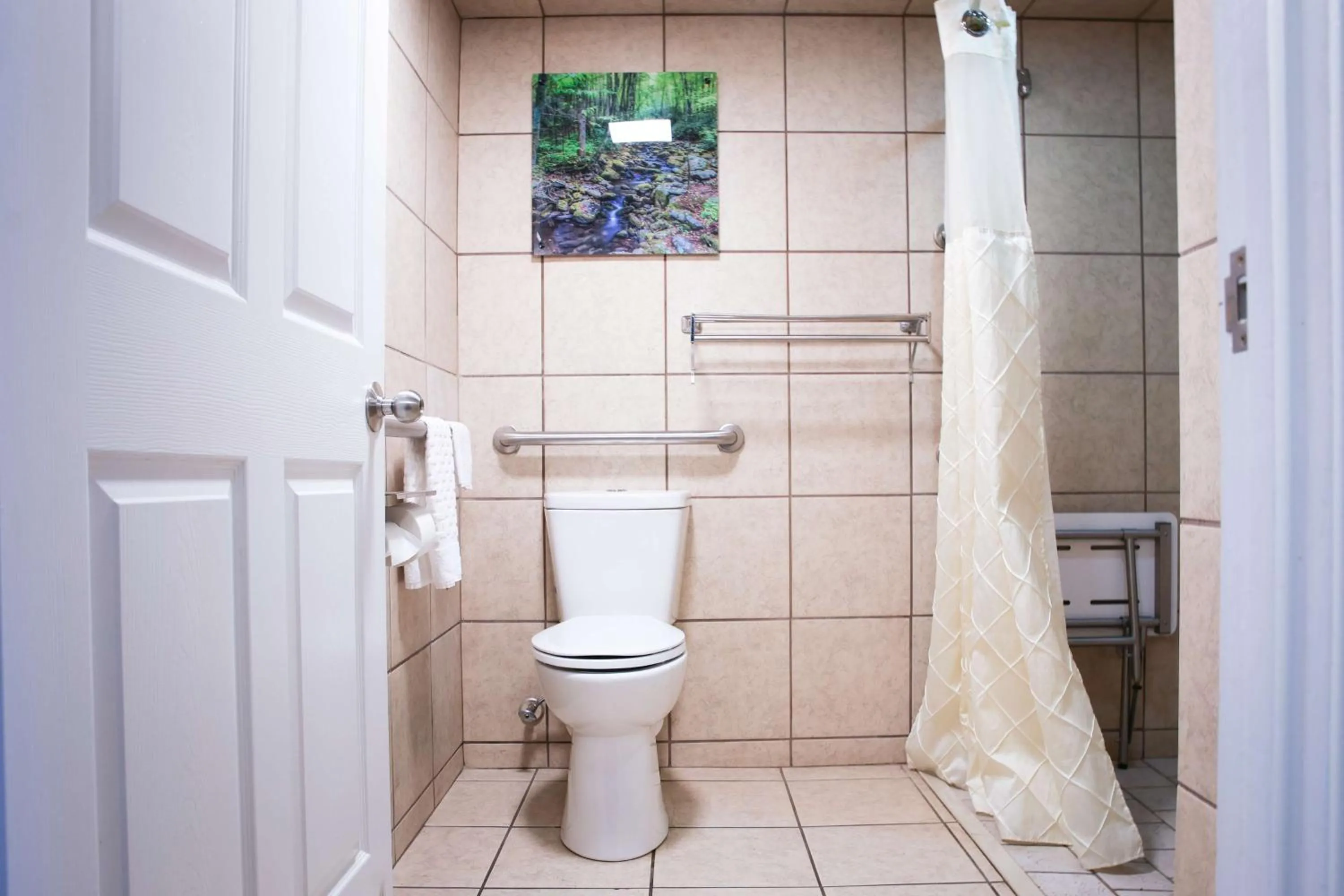 Bathroom in The Inn At Tree City, BW Signature Collection