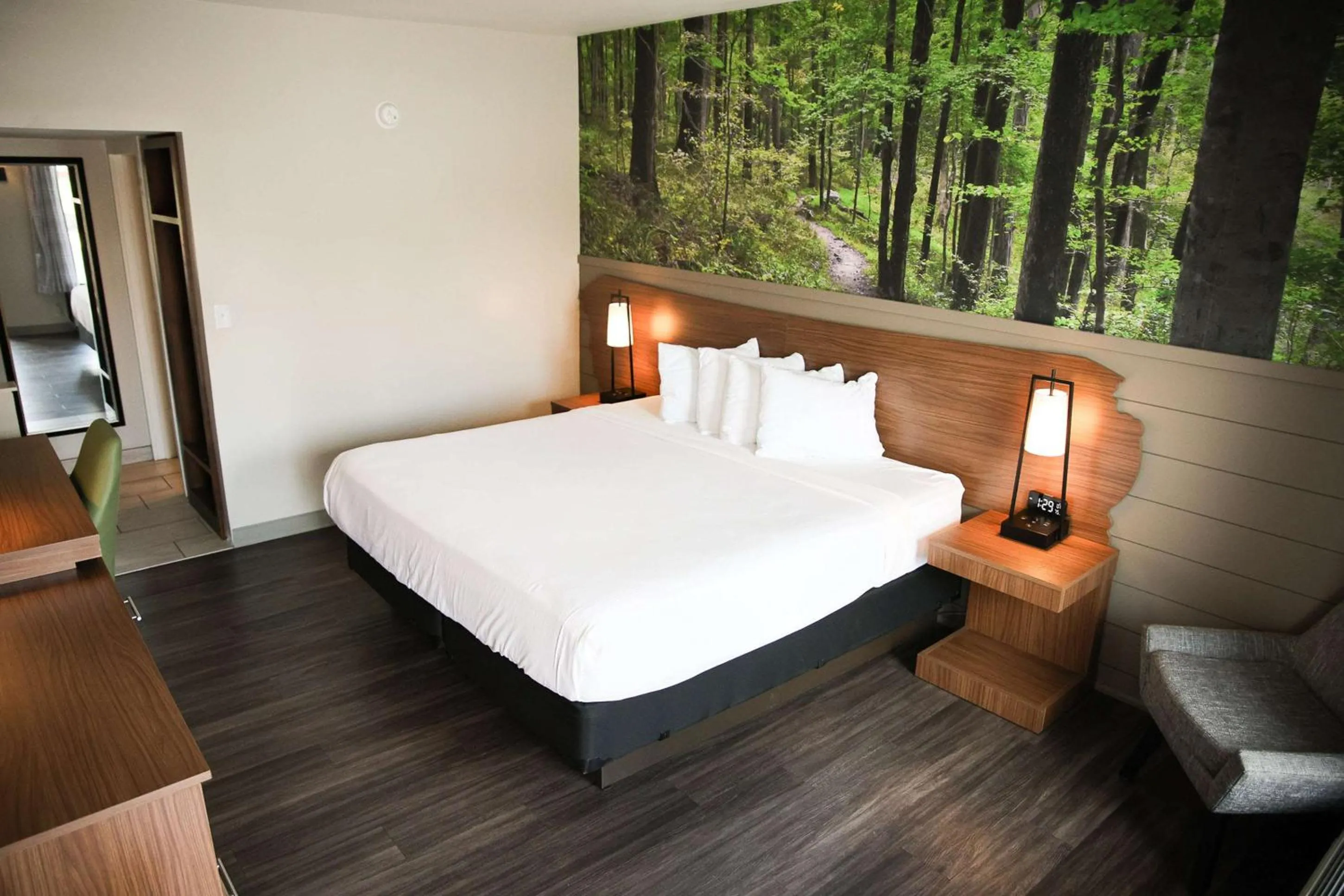 Bedroom, Bed in The Inn At Tree City, BW Signature Collection