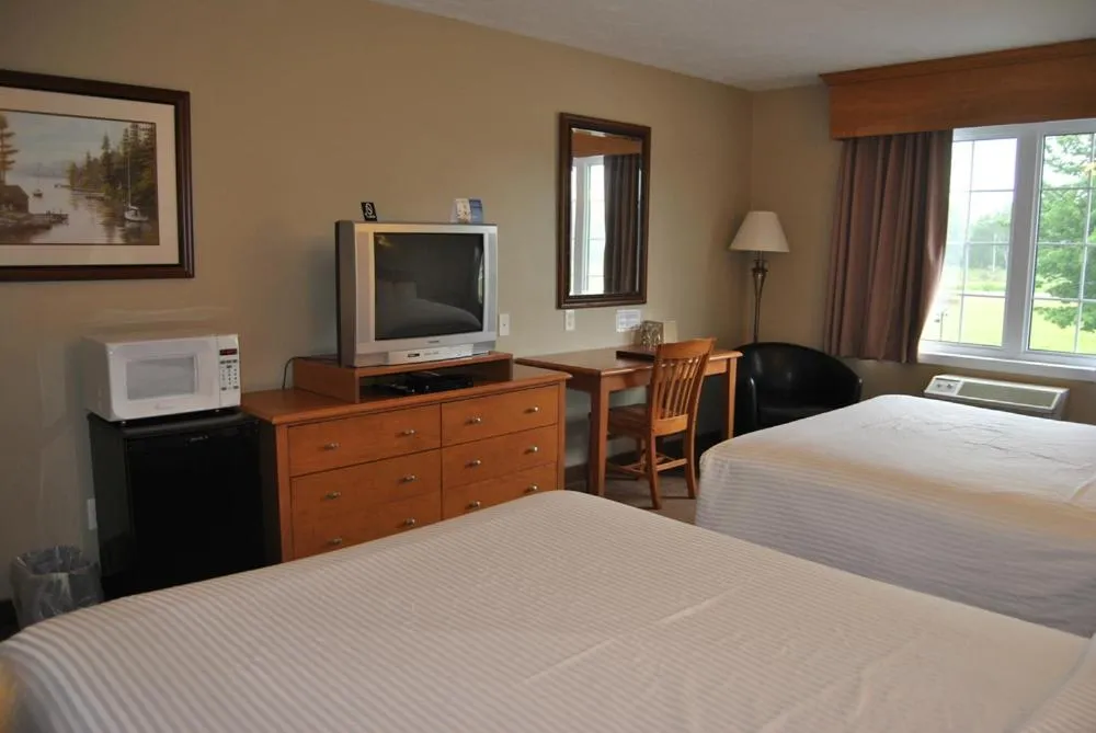Bed in Auberge Bouctouche Inn & Suites