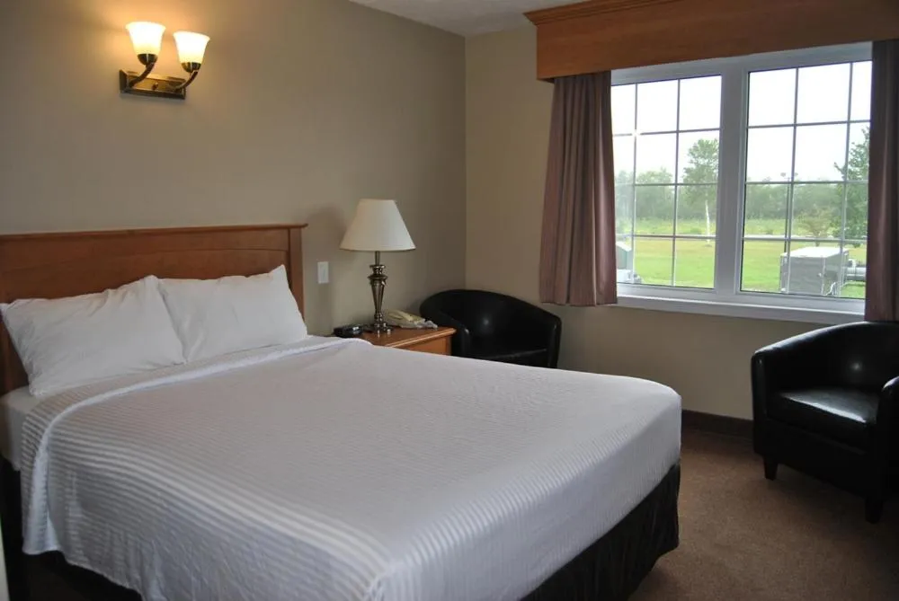 Bed in Auberge Bouctouche Inn & Suites