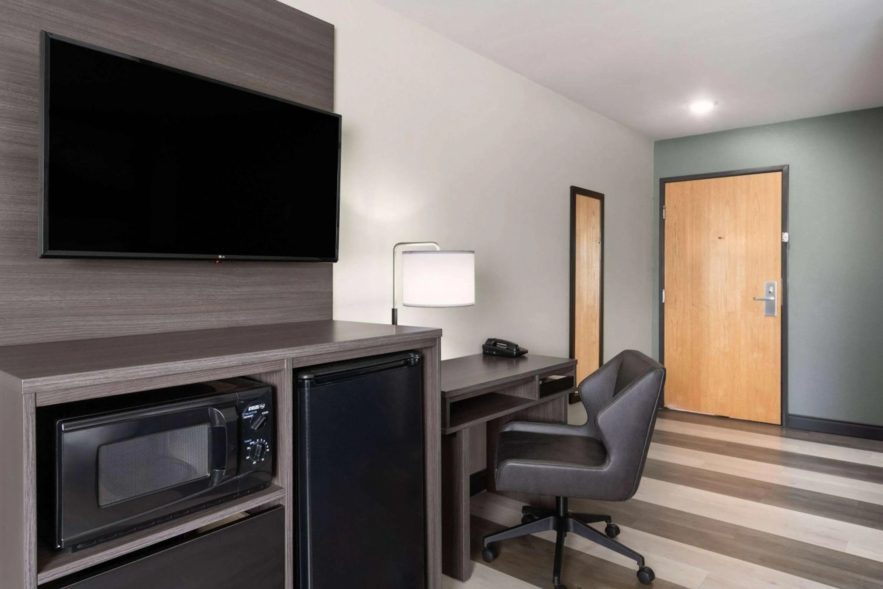 Photo of the whole room in Super 8 by Wyndham Big Timber