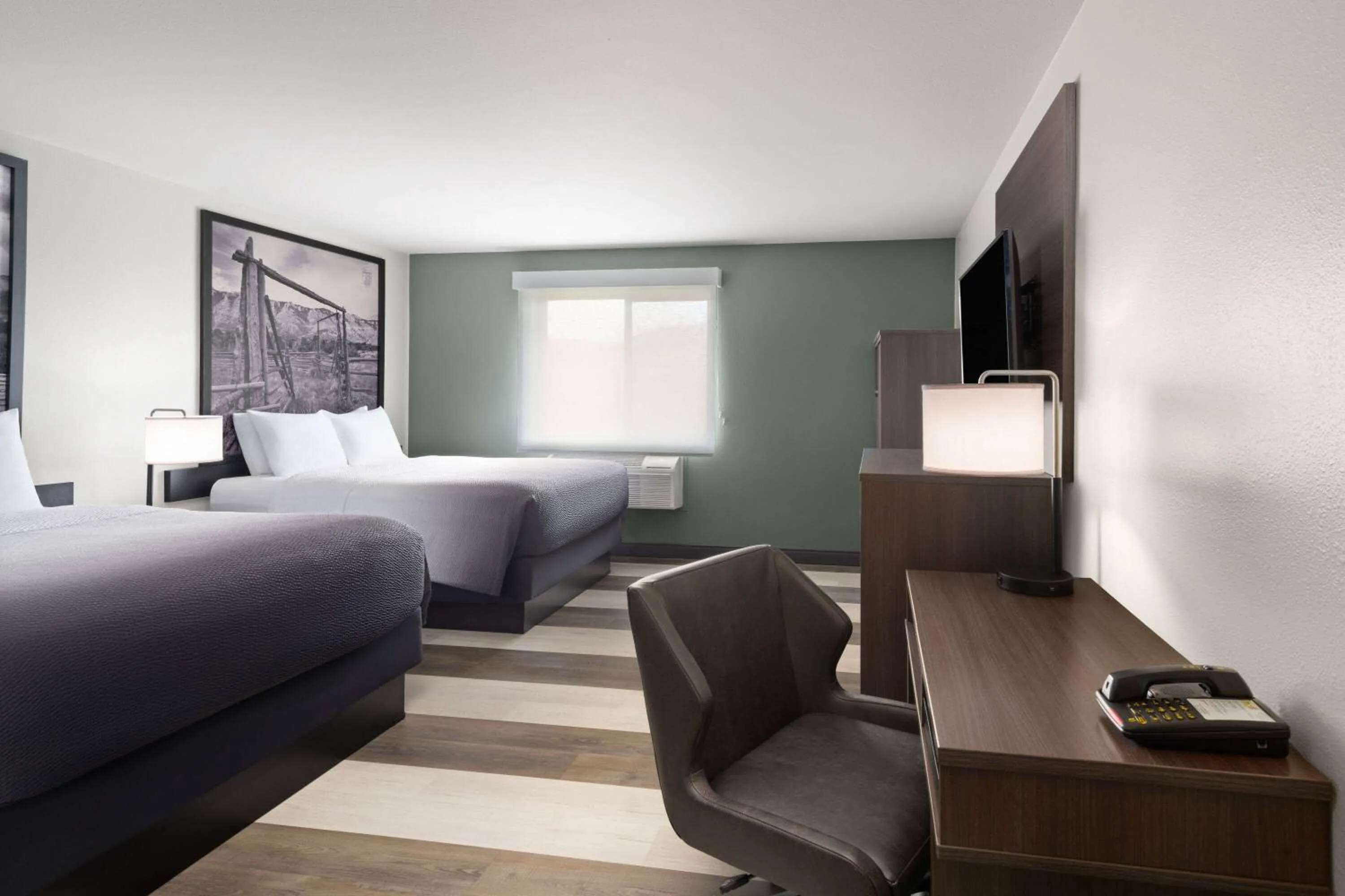 Photo of the whole room, Bed in Super 8 by Wyndham Big Timber