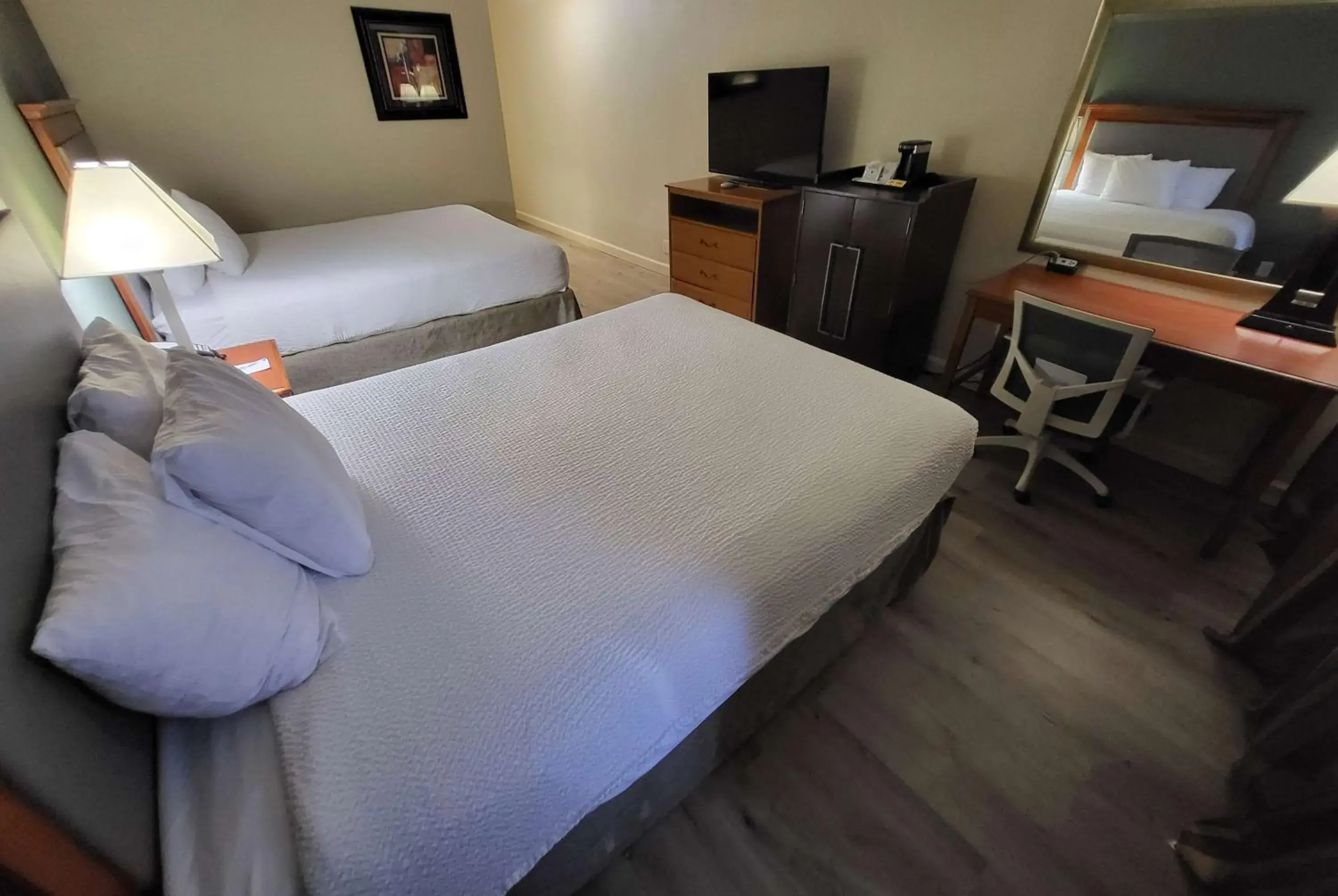 Photo of the whole room, Bed in Ramada by Wyndham Houston Intercontinental Airport East Photo of the whole room, Bed in Ramada by Wyndham Houston Intercontinental Airport East