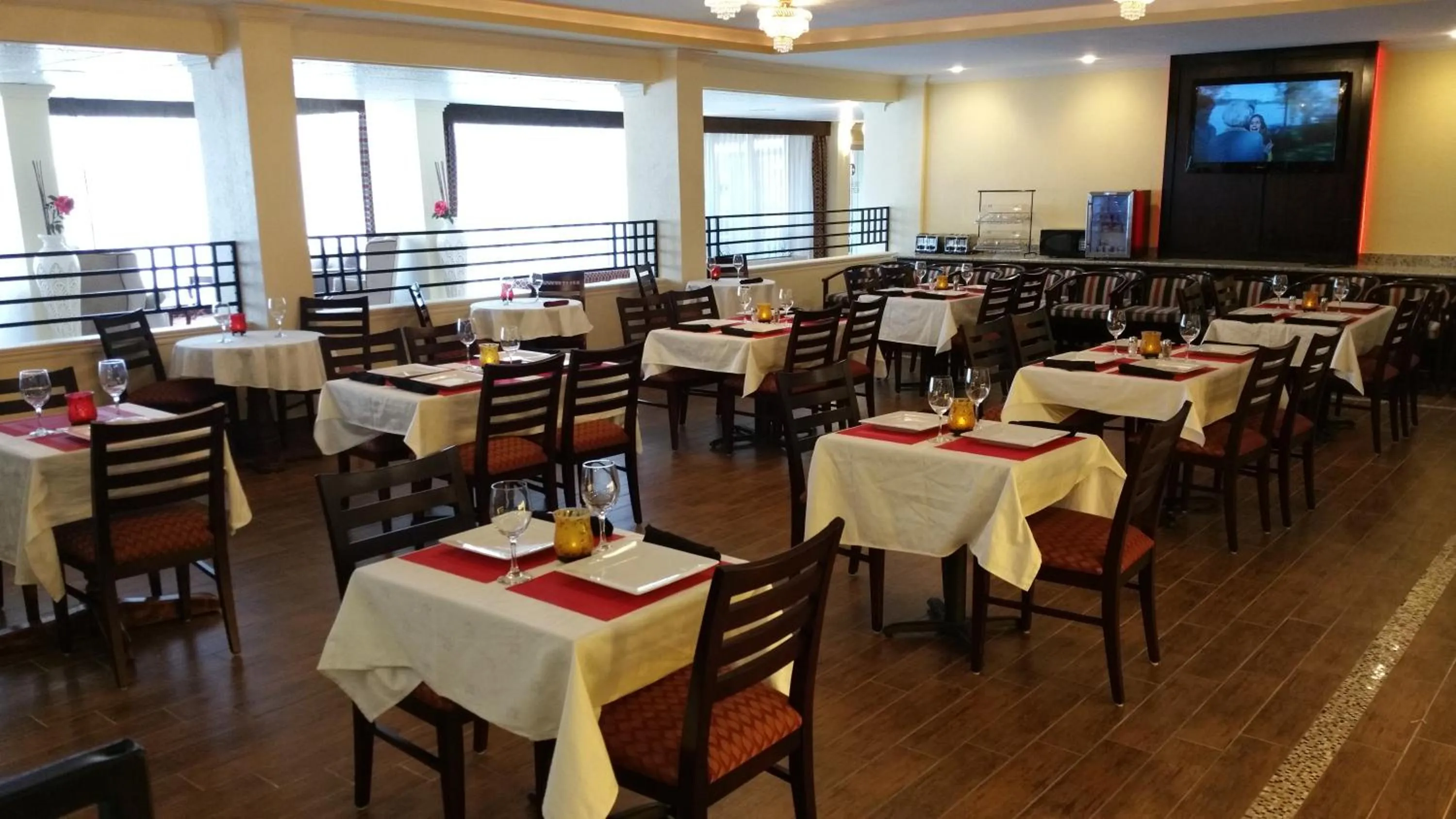Restaurant/places to eat in Ramada by Wyndham Houston Intercontinental Airport East