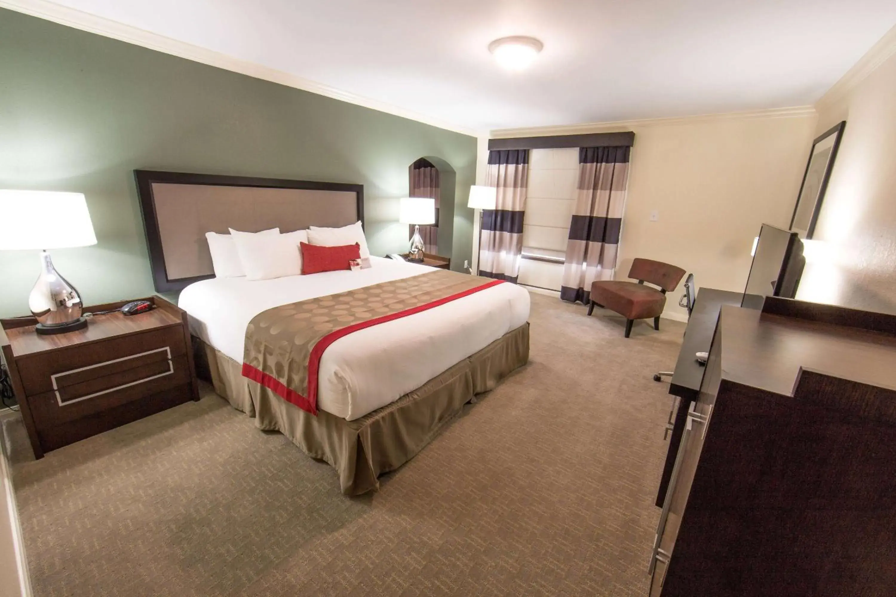 Photo of the whole room, Bed in Ramada by Wyndham Houston Intercontinental Airport East Photo of the whole room, Bed in Ramada by Wyndham Houston Intercontinental Airport East