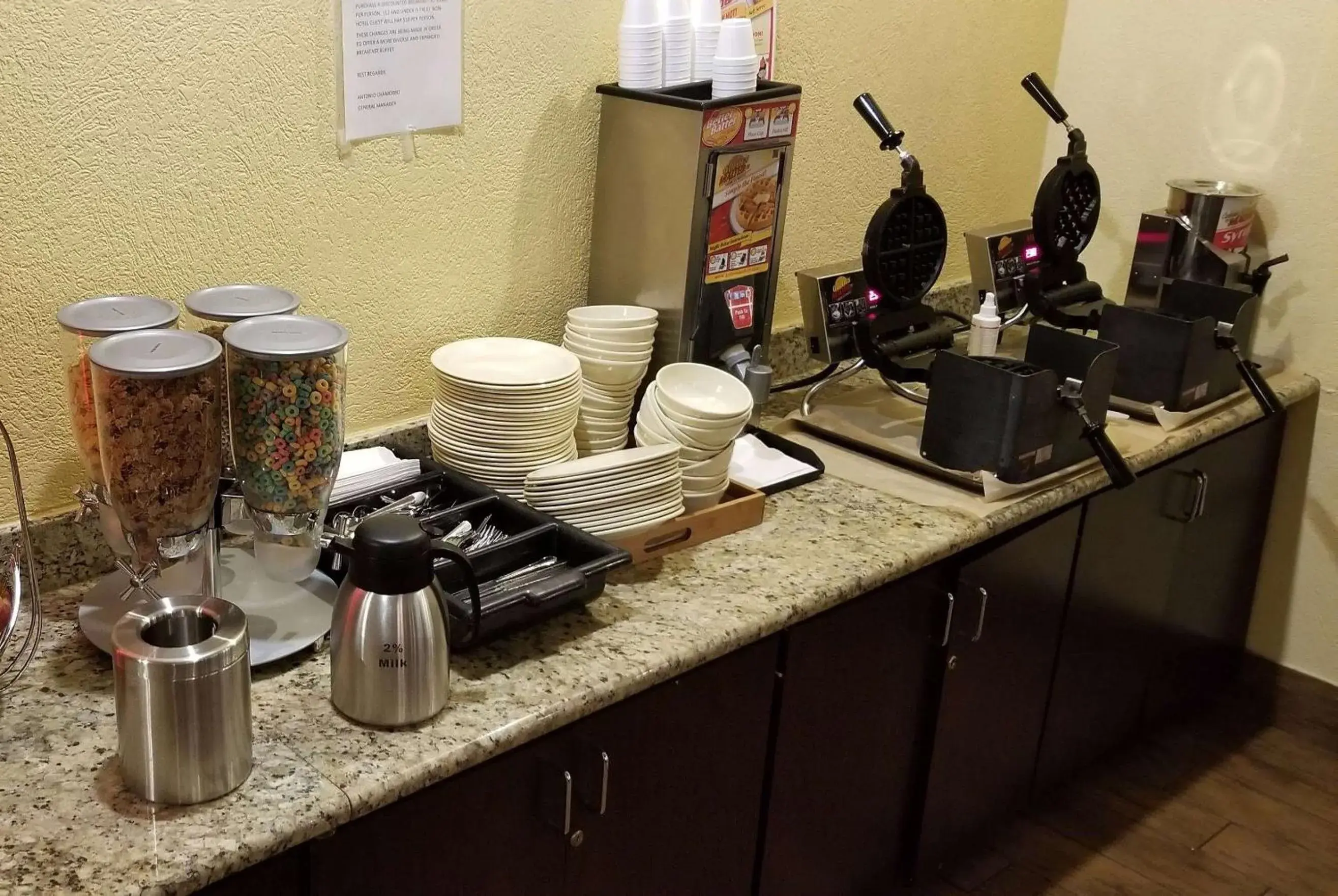 Breakfast in Ramada by Wyndham Houston Intercontinental Airport East Breakfast in Ramada by Wyndham Houston Intercontinental Airport East