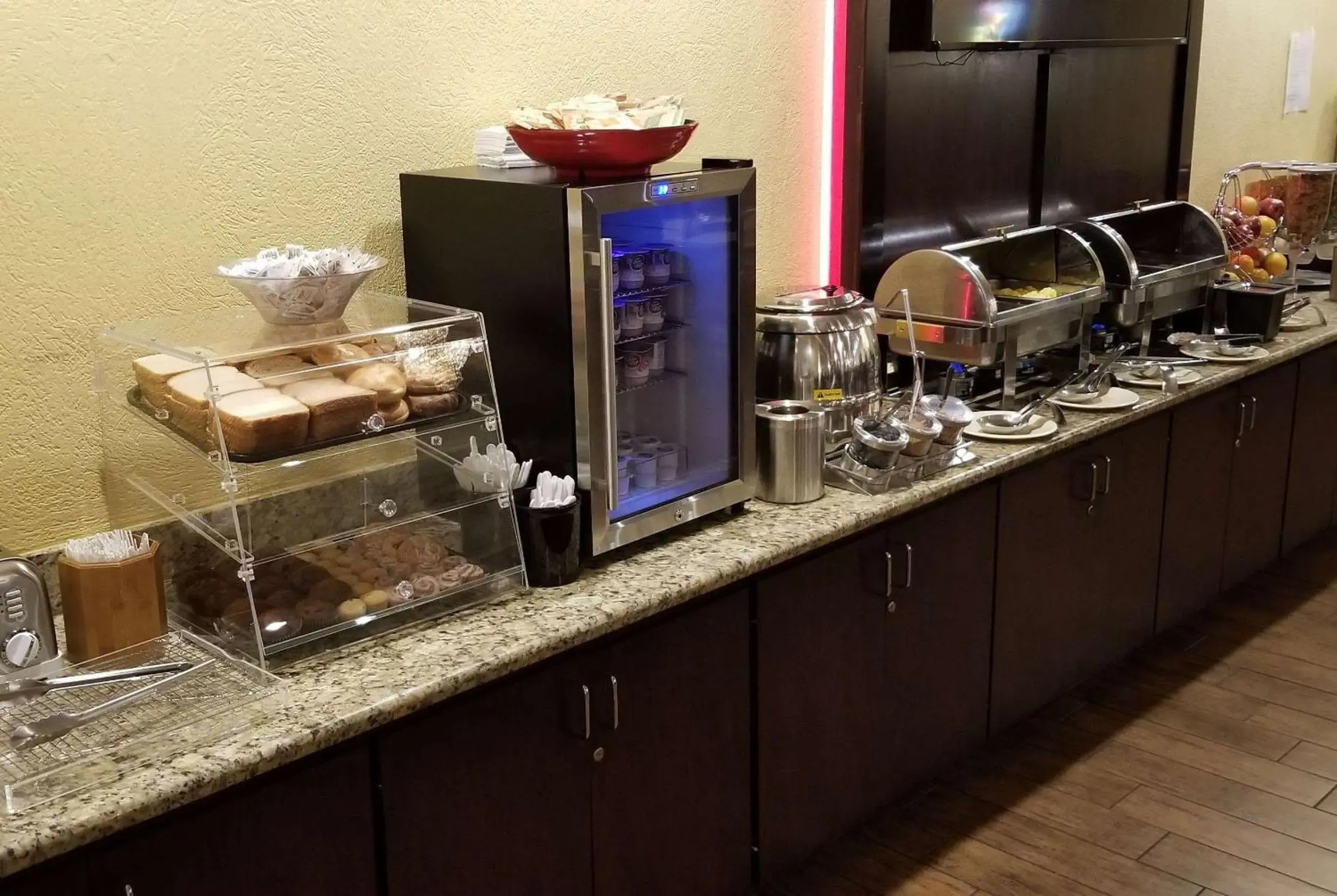 Breakfast in Ramada by Wyndham Houston Intercontinental Airport East Breakfast in Ramada by Wyndham Houston Intercontinental Airport East