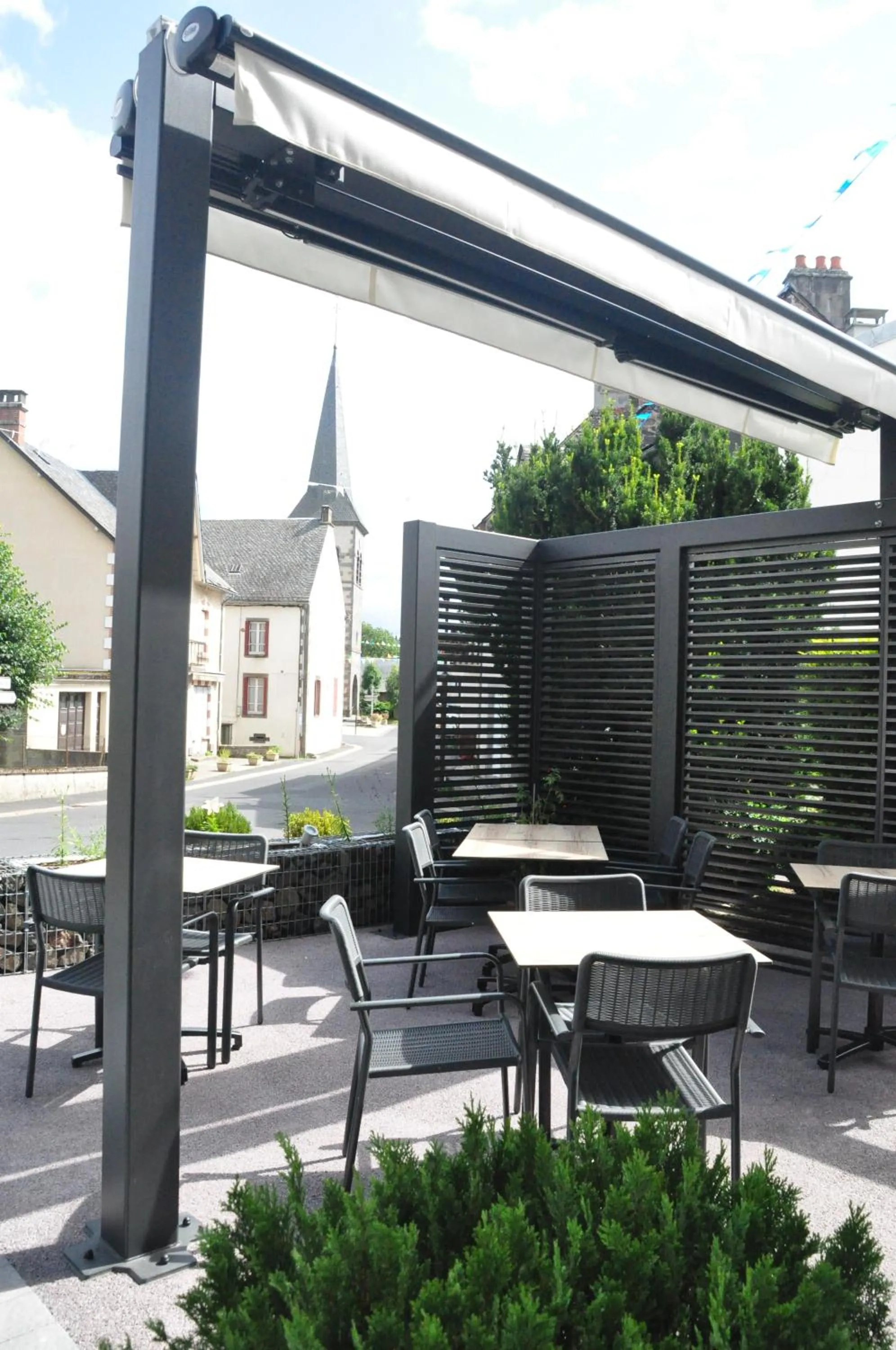Balcony/Terrace in Hôtel des Voyageurs Restaurant Traiteur