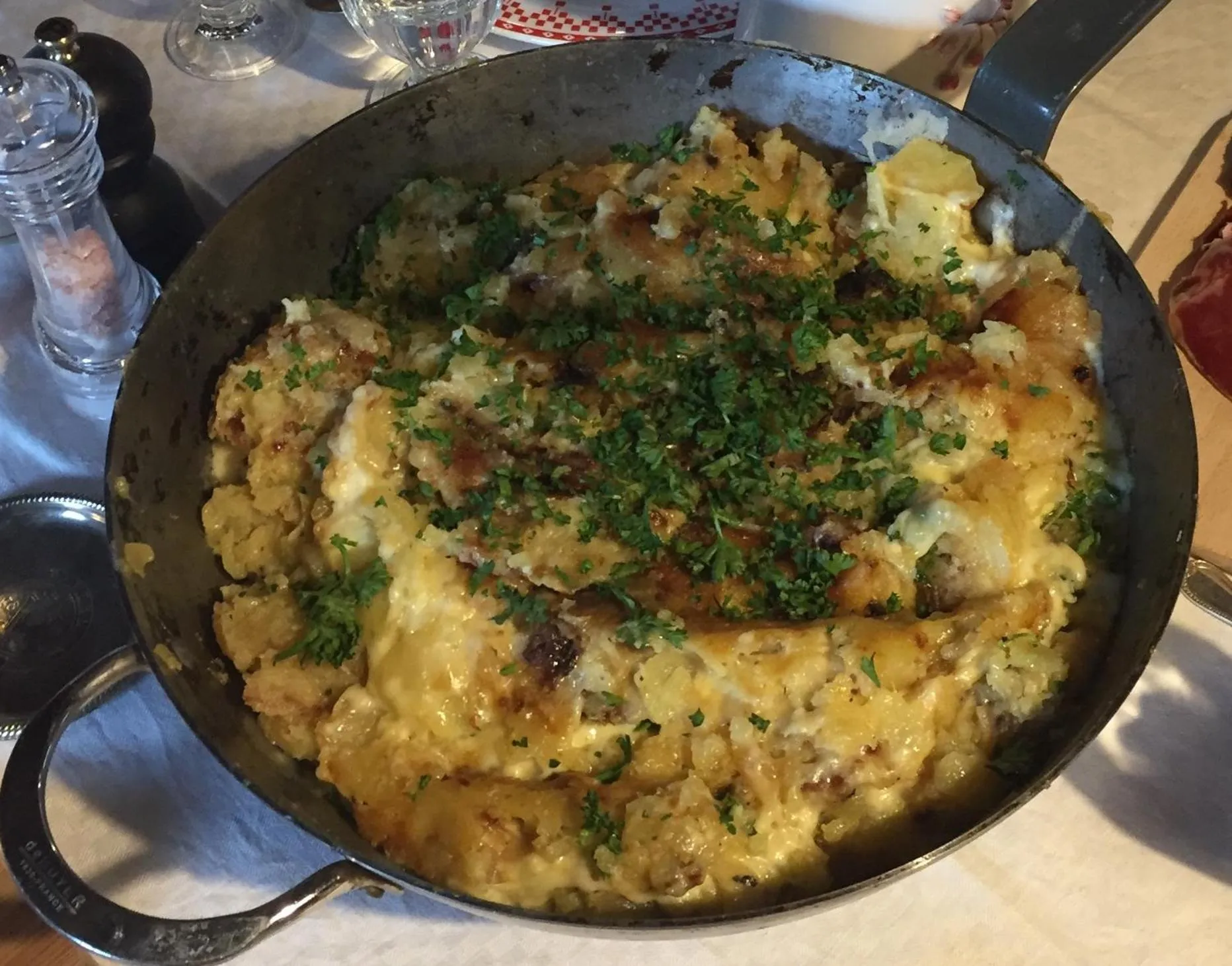 Restaurant/places to eat in Hôtel des Voyageurs Restaurant Traiteur