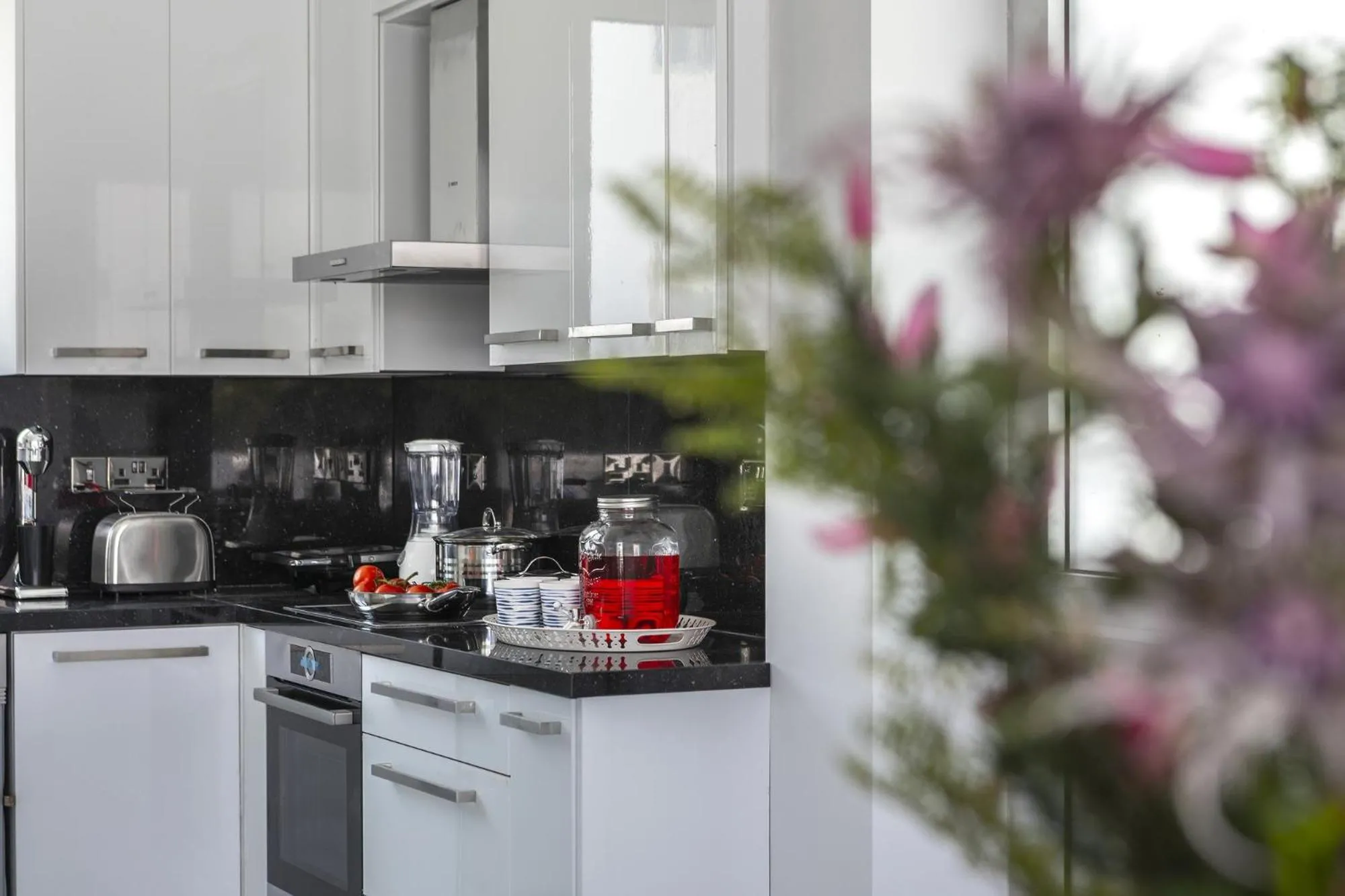 Coffee/tea facilities in Fig Tree Bay Residences 7