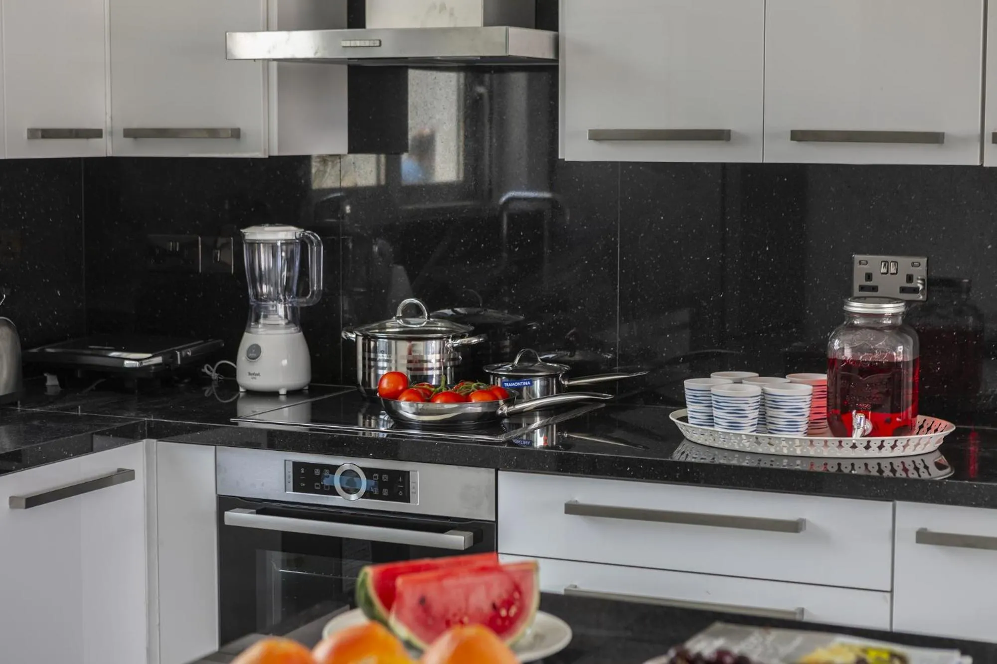 Coffee/tea facilities in Fig Tree Bay Residences 7