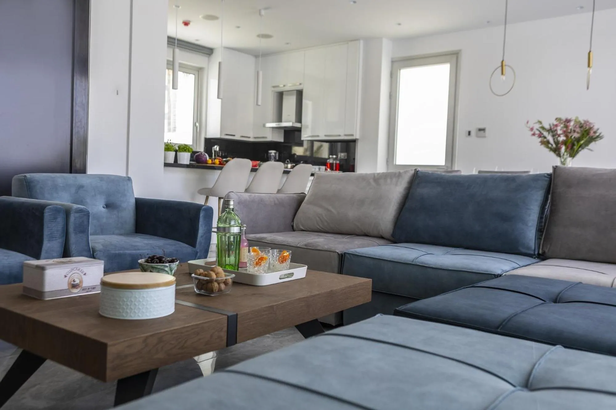 Living room in Fig Tree Bay Residences 7