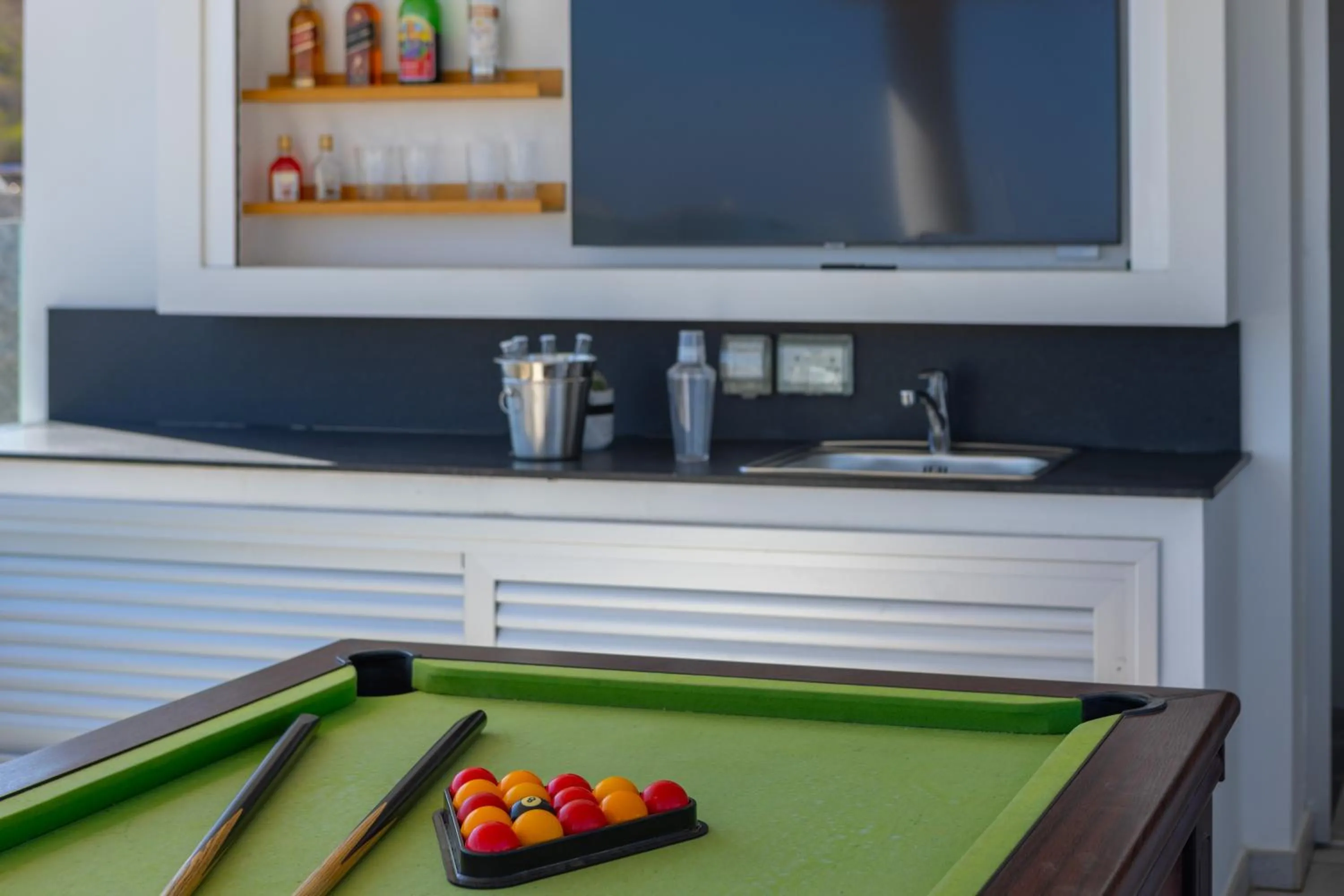Billiard in Fig Tree Bay Residences 7
