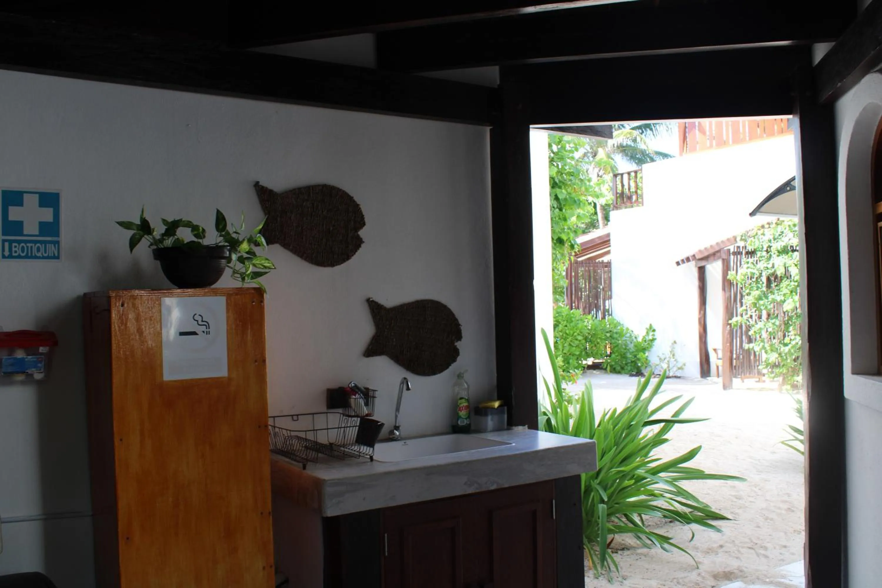 Communal kitchen in Casa Colibrí Tankah