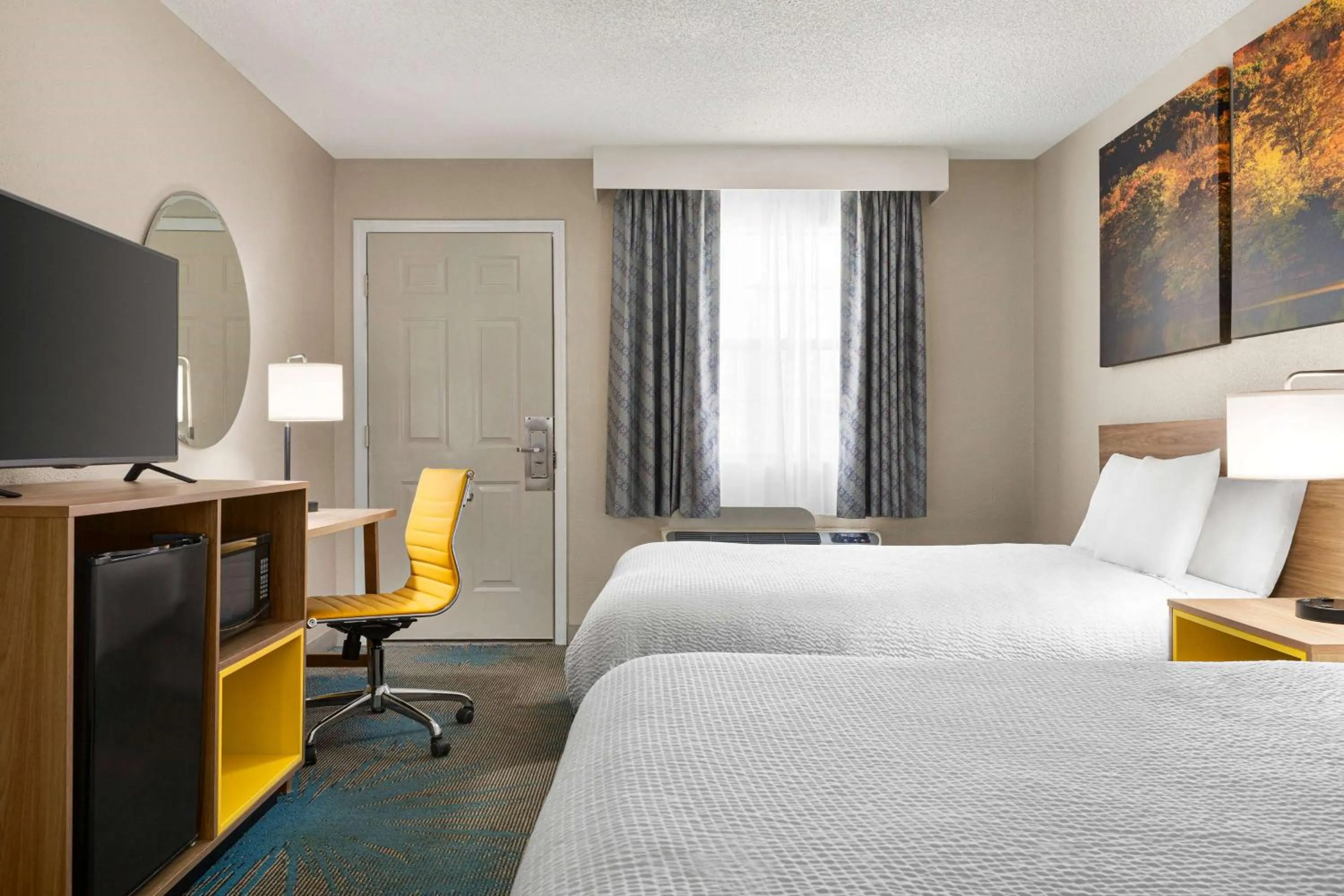 Bedroom, Bed in Days Inn by Wyndham Demopolis
