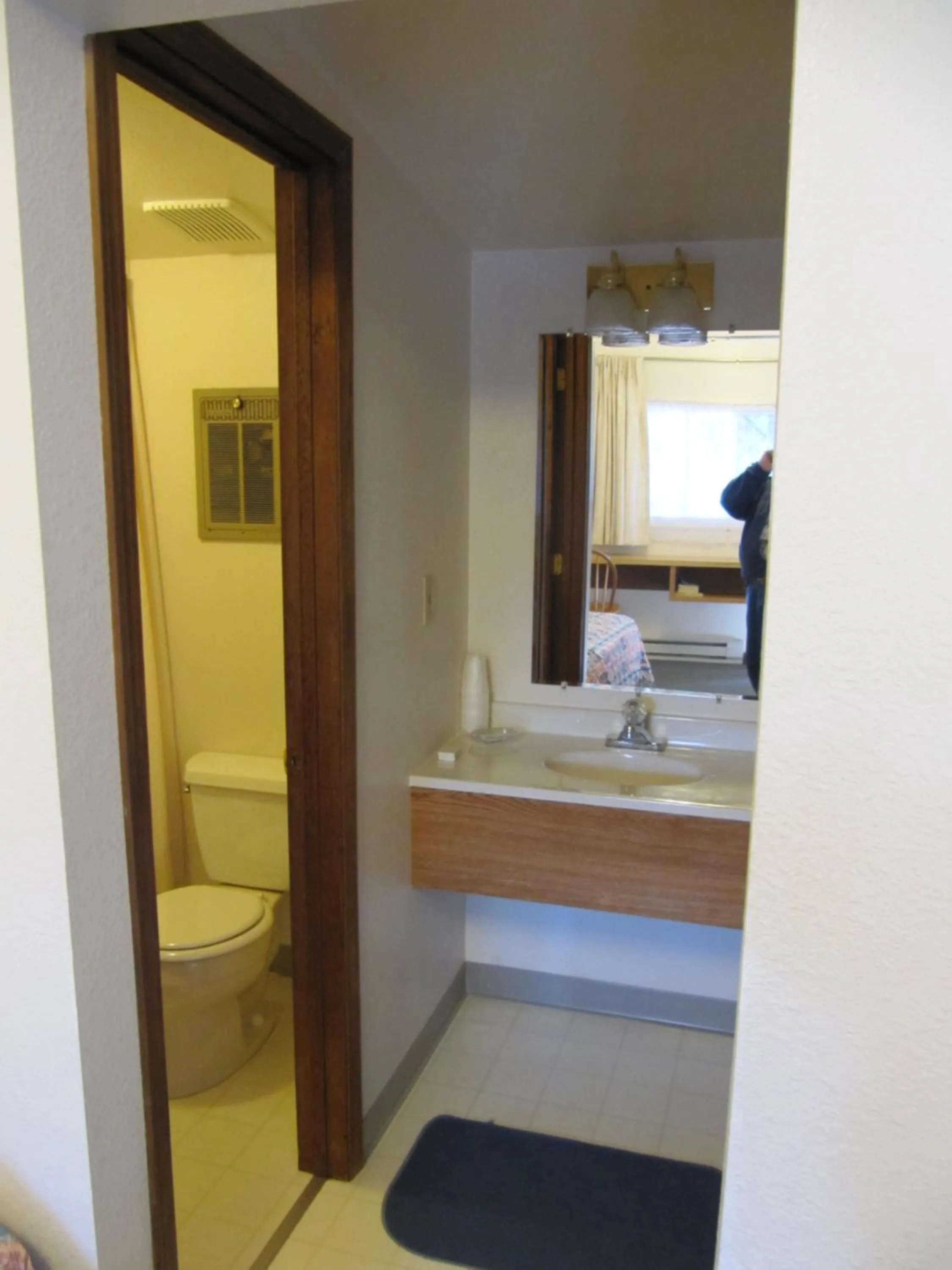 Bathroom in White Moose Lodge