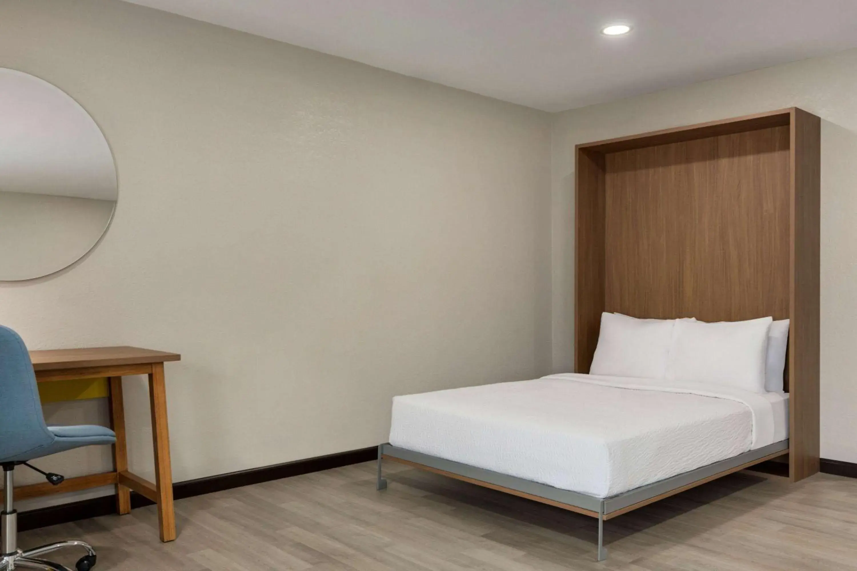 Photo of the whole room, Bed in Days Inn by Wyndham Hillsboro Photo of the whole room, Bed in Days Inn by Wyndham Hillsboro