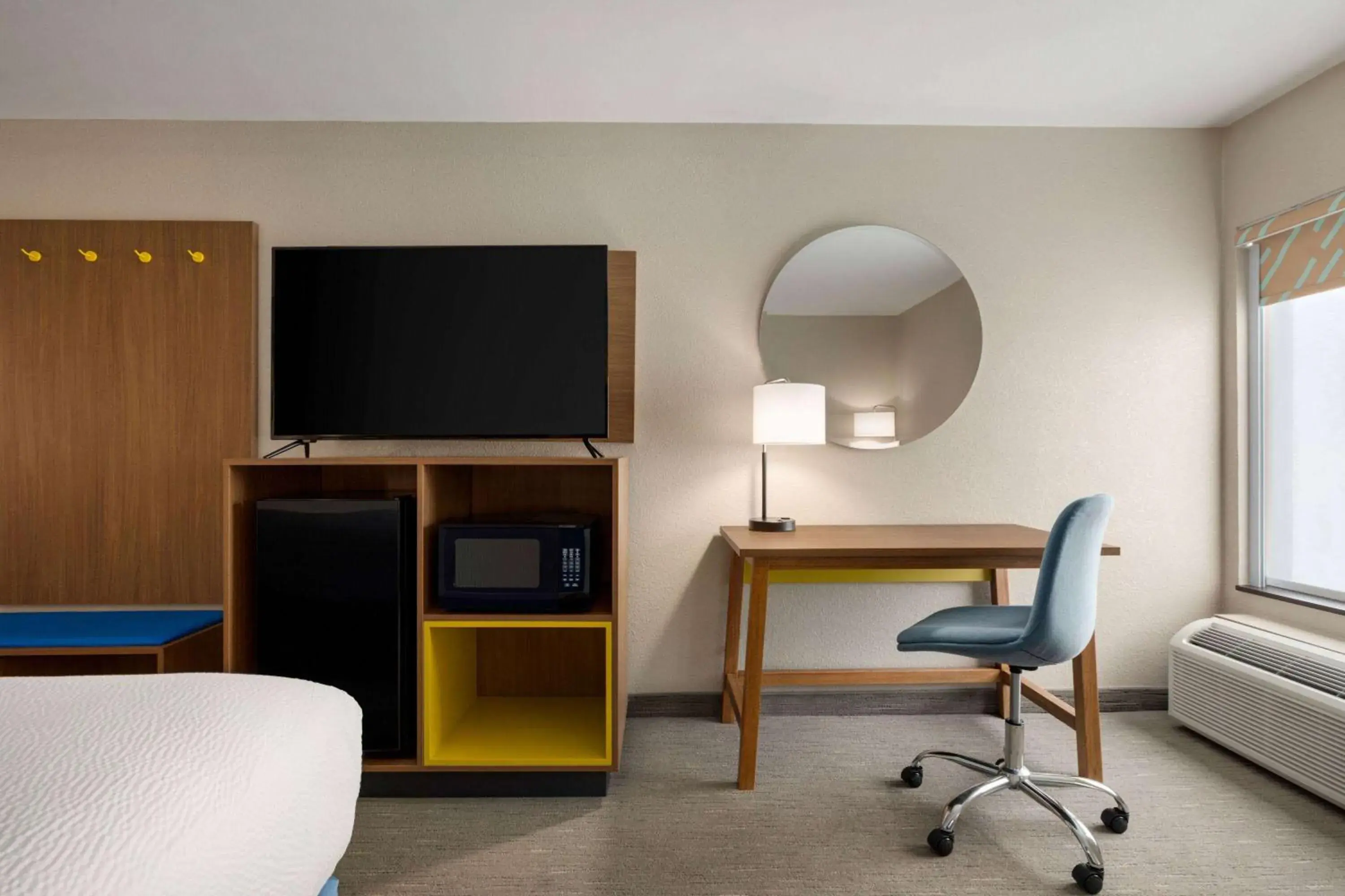 Photo of the whole room, Bed in Days Inn by Wyndham Hillsboro Photo of the whole room, Bed in Days Inn by Wyndham Hillsboro